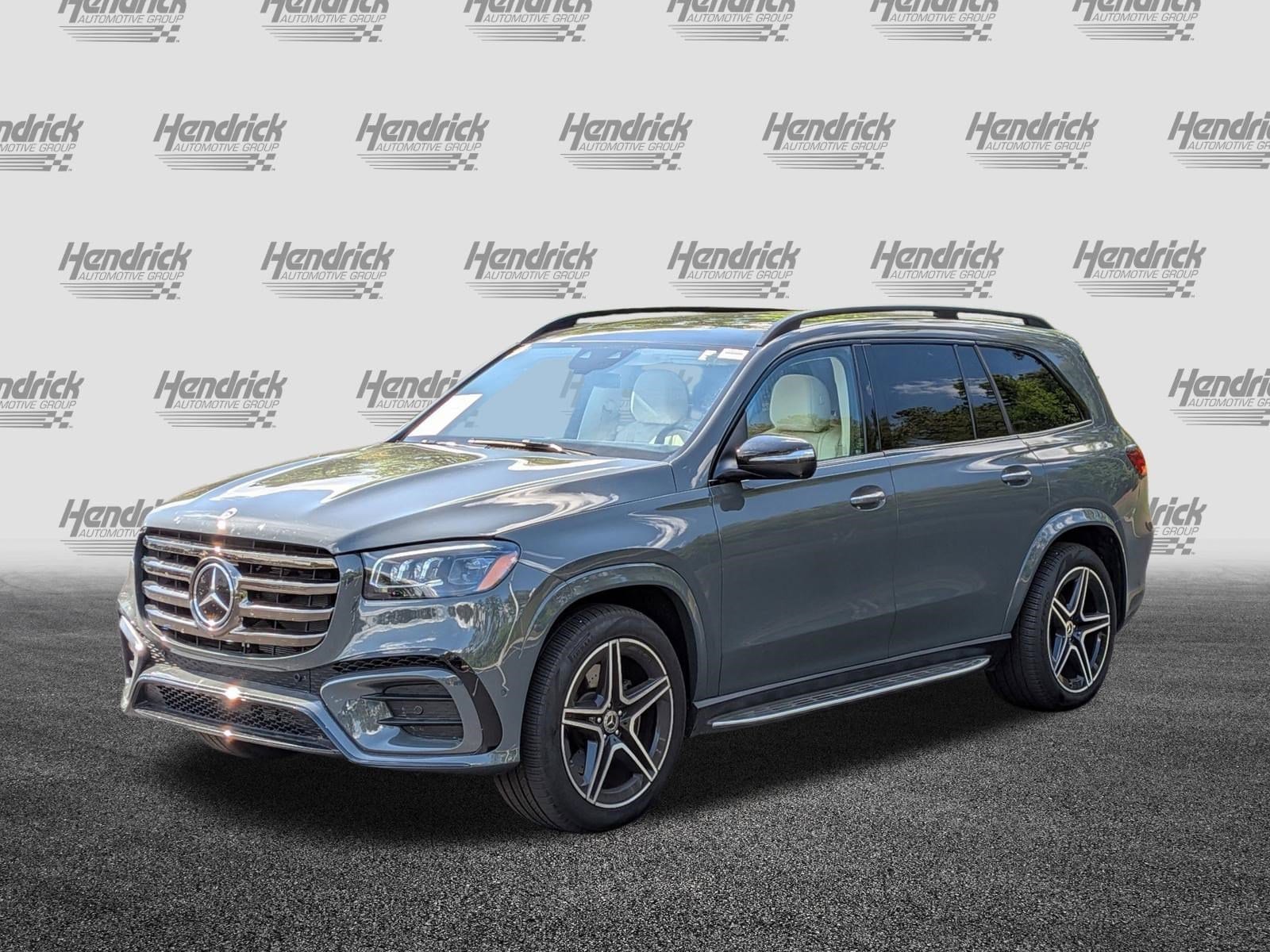 2025 Mercedes-Benz GLS 450 photo 4