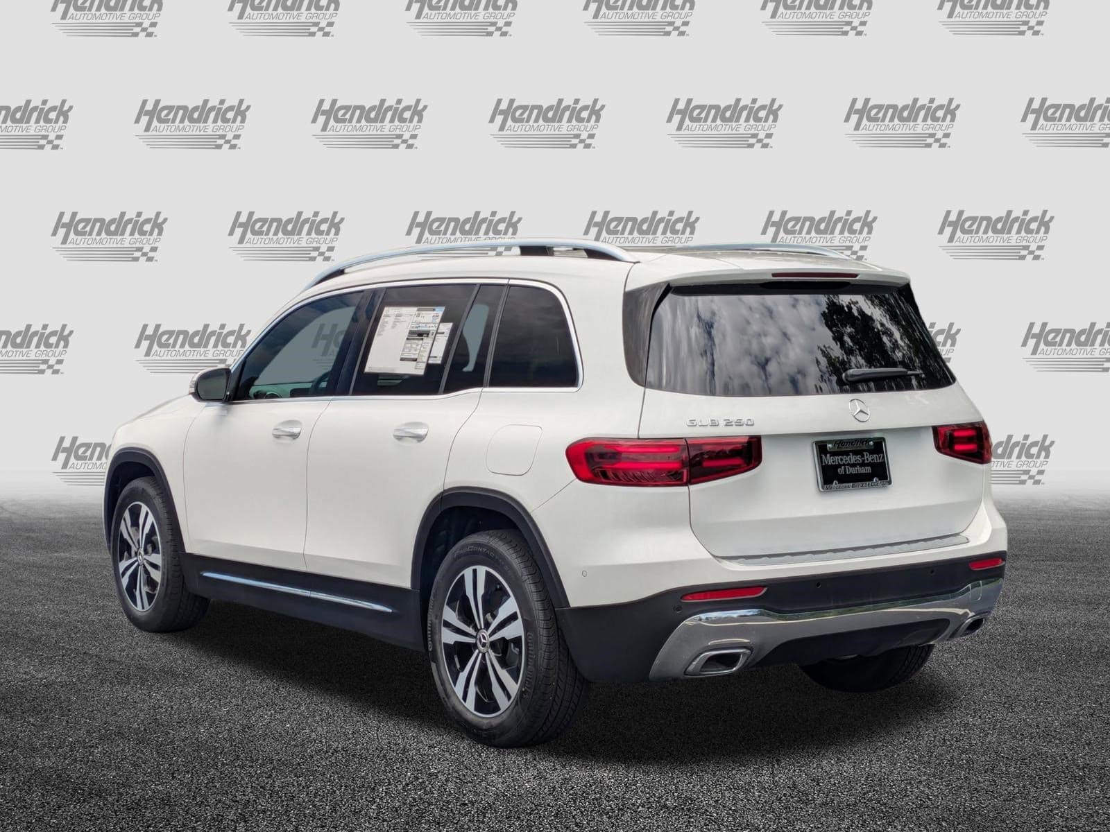2025 Mercedes-Benz GLB 250 photo 6