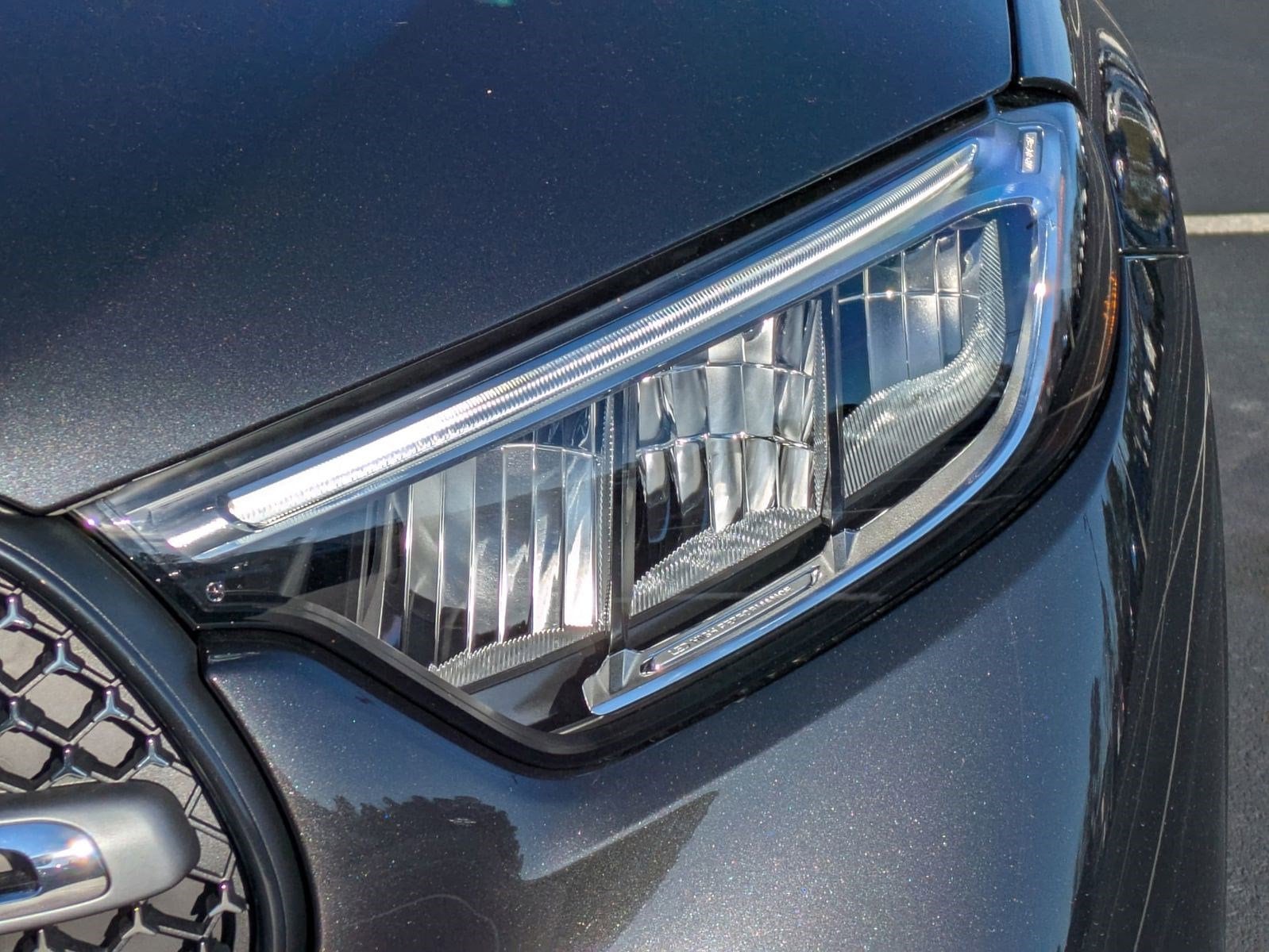 2025 Mercedes-Benz GLC 300 photo 4