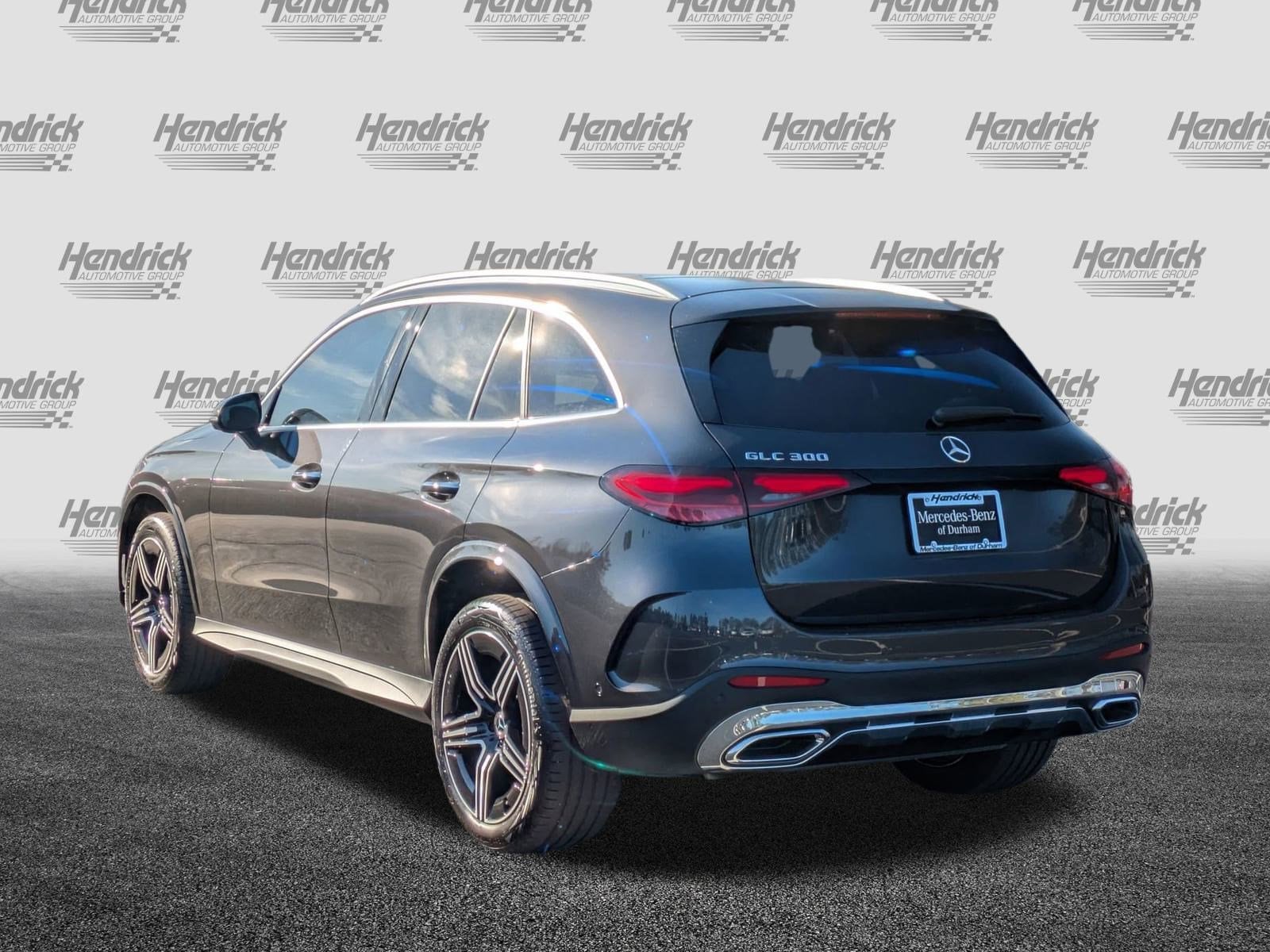 2025 Mercedes-Benz GLC 300 photo 6