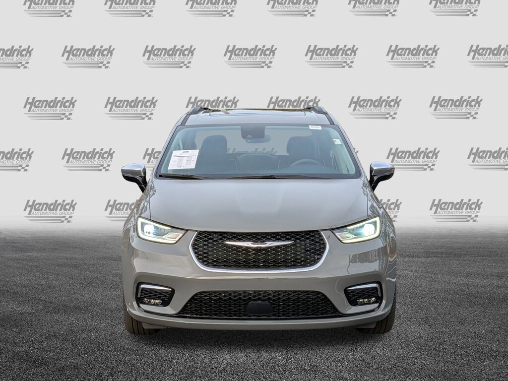 Used 2023 Chrysler Pacifica Limited AWD Minivan