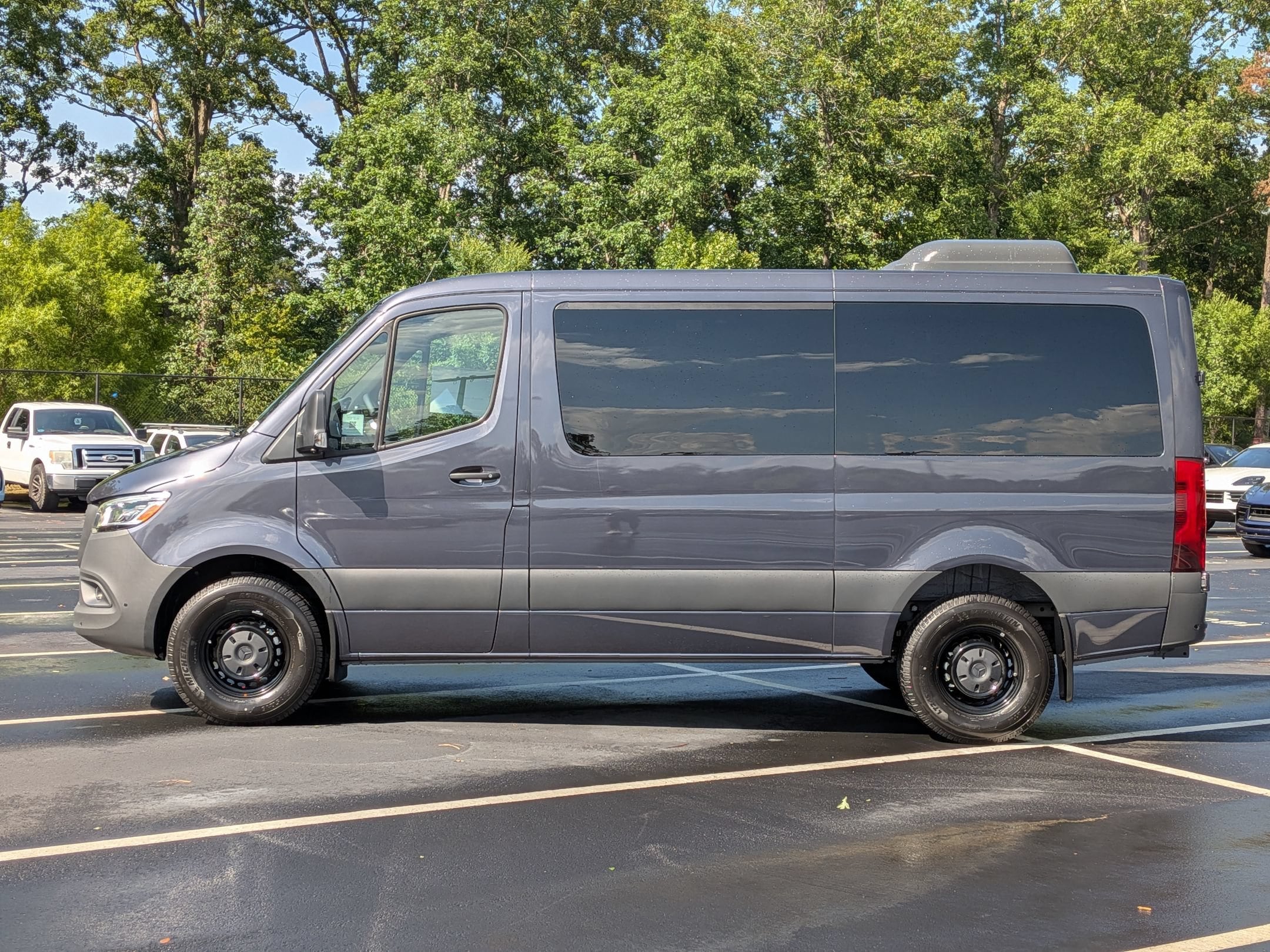 Mercedes-Benz Sprinter Passenger Van 2500 Standard Roof I4 Diesel HO 144 RWD