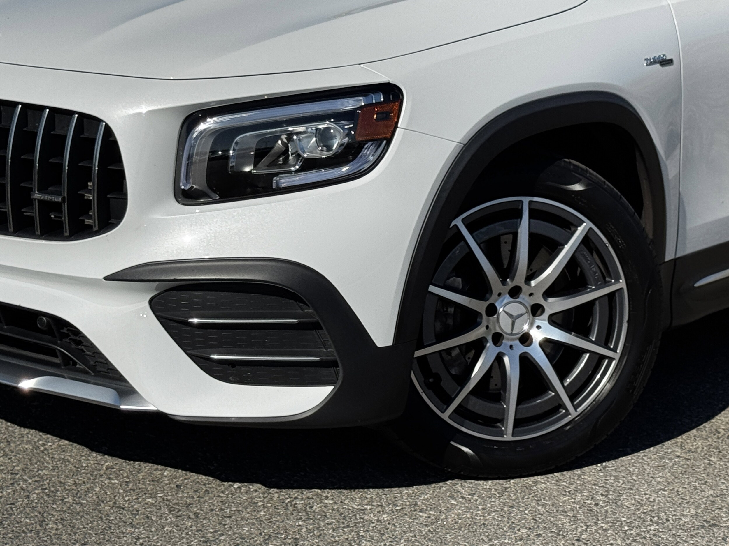 2022 Mercedes Benz GLB AMG 35 photo 3