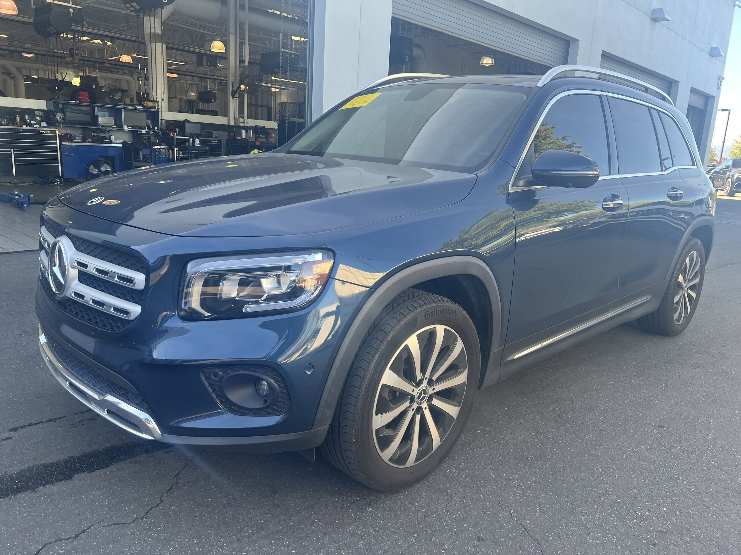 2023 Mercedes Benz GLB 250 photo 2