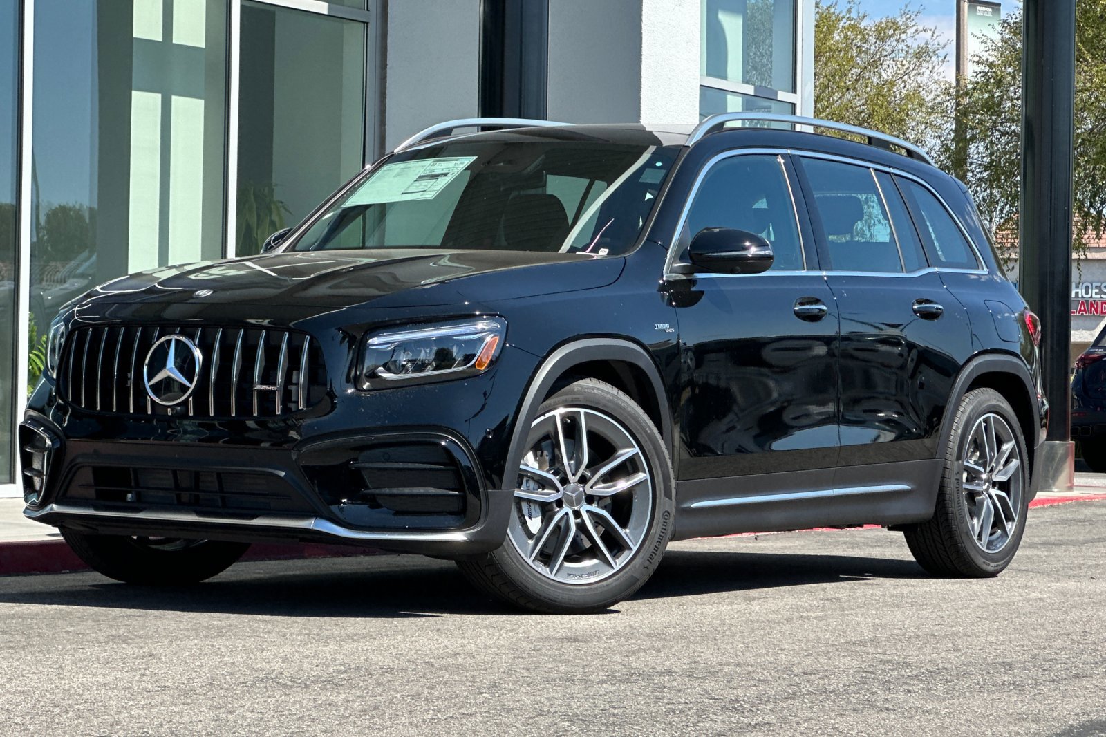 2025 Mercedes Benz GLB AMG 35 4MATIC photo 2