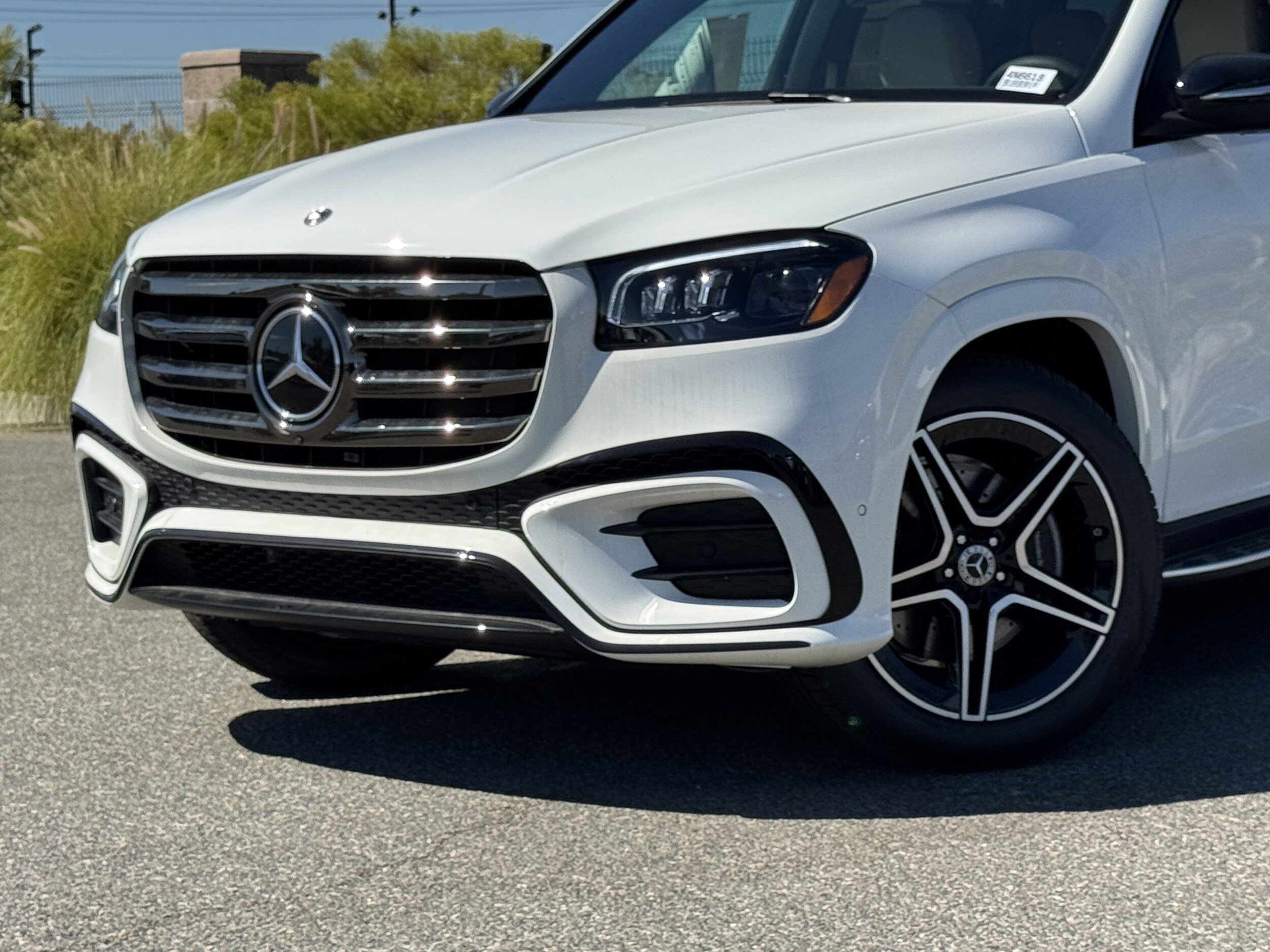2025 Mercedes Benz GLS 450 4MATIC photo 3