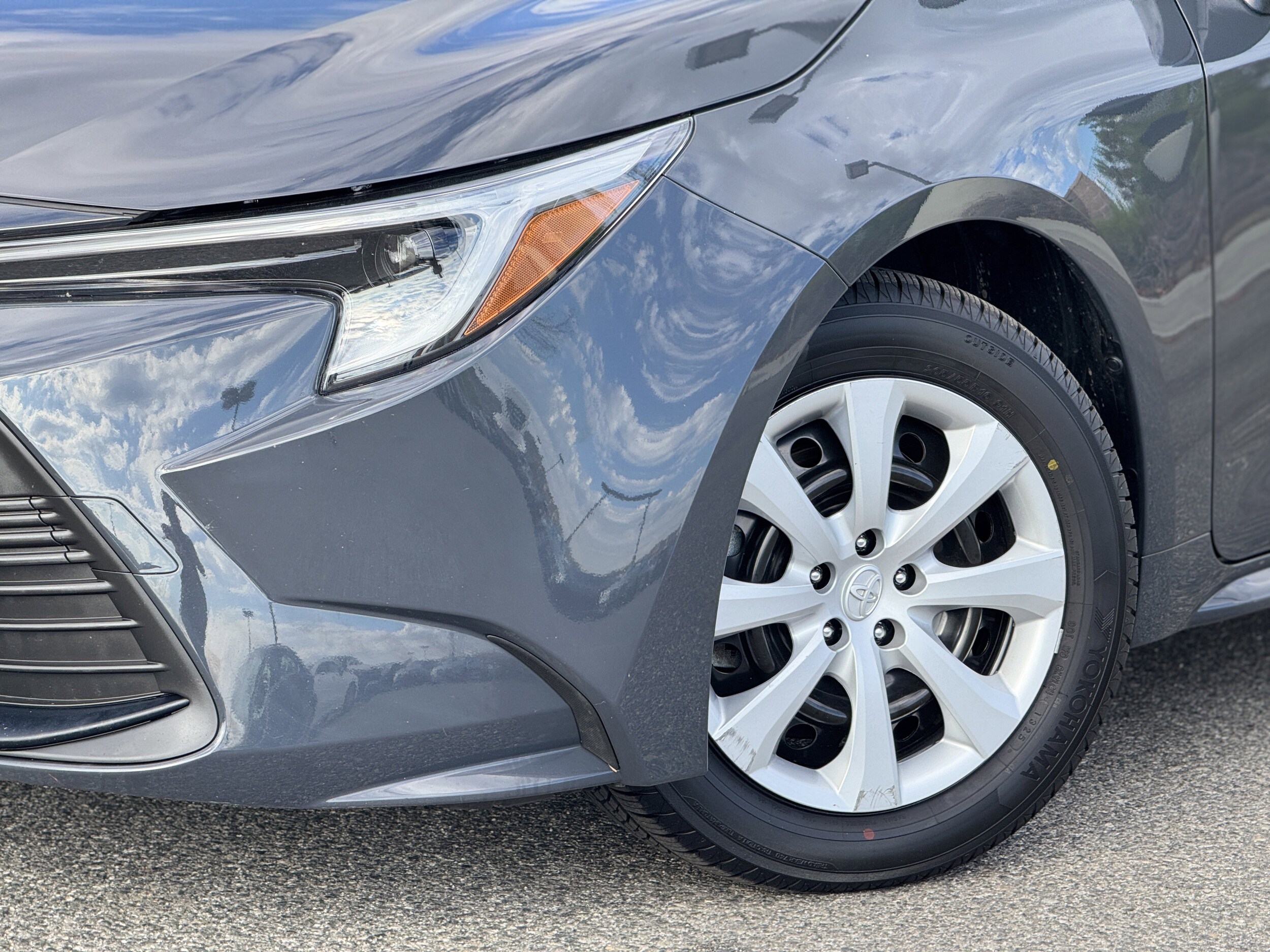 2024 Toyota Corolla Hybrid LE photo 3