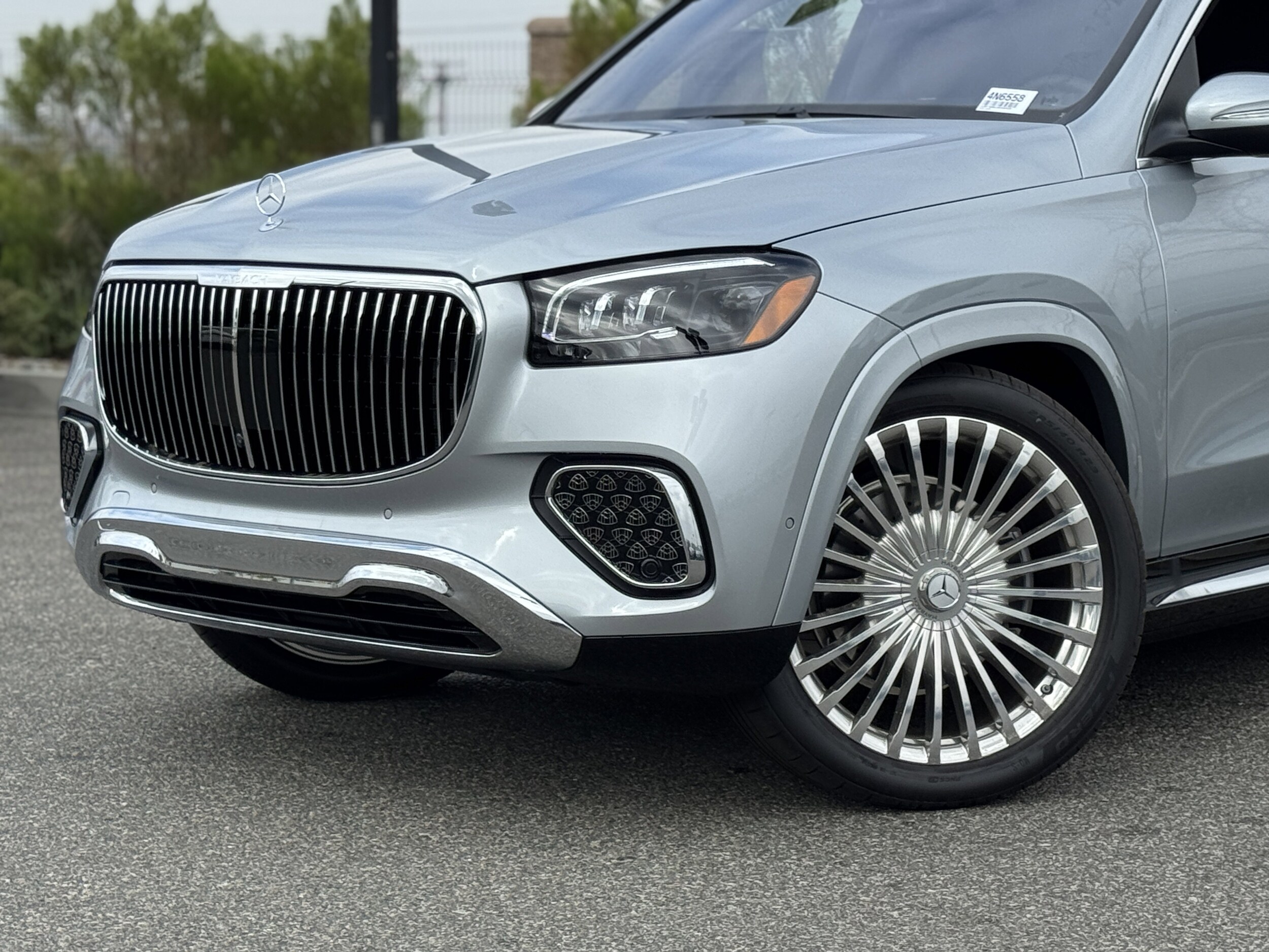 2025 Mercedes Benz GLS Maybach 600 photo 3