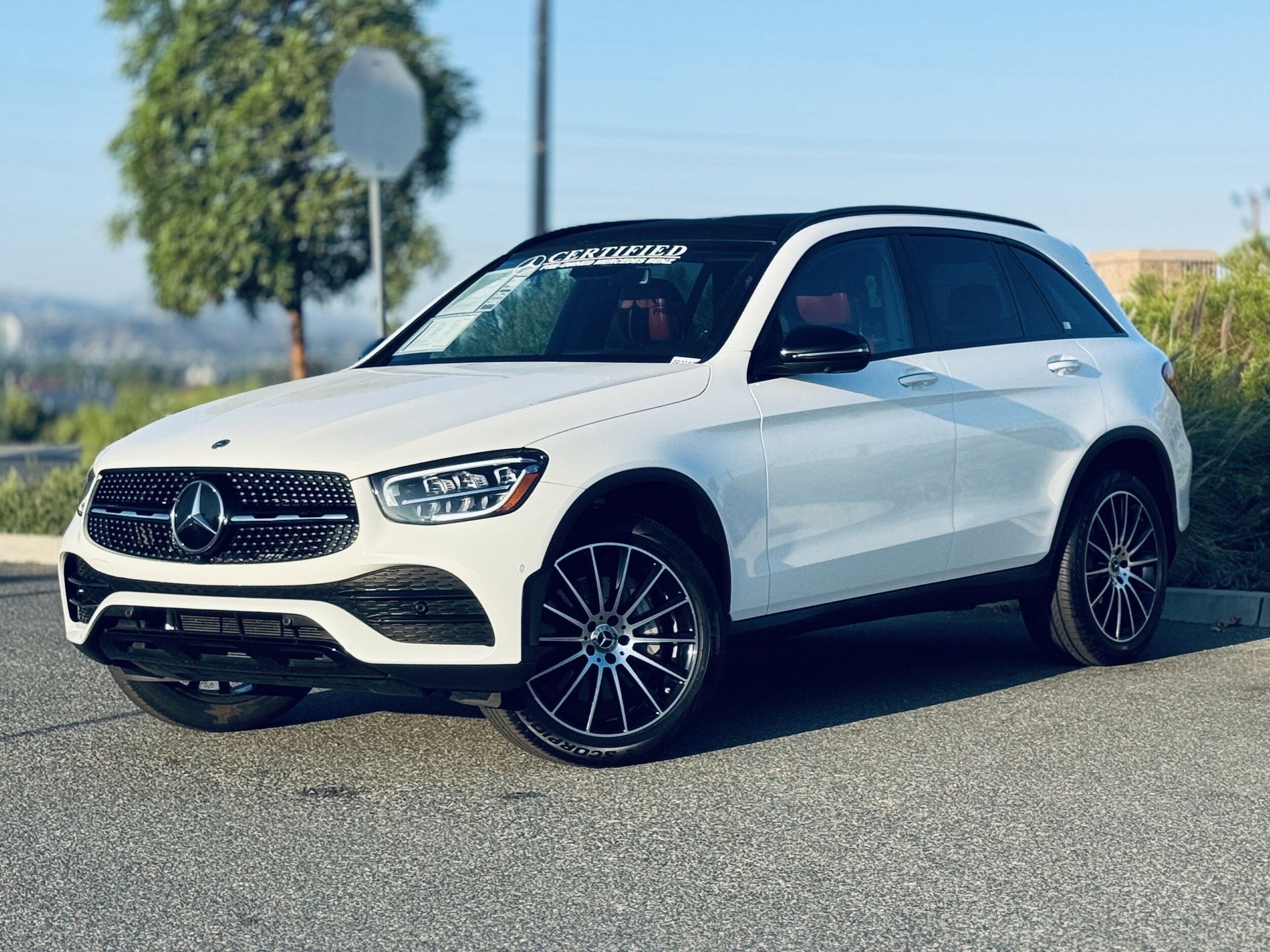 2022 Mercedes Benz GLC 300 photo 2