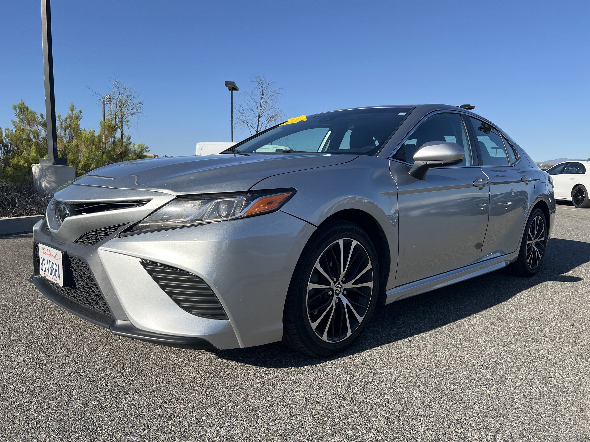 2020 Toyota Camry SE photo 2