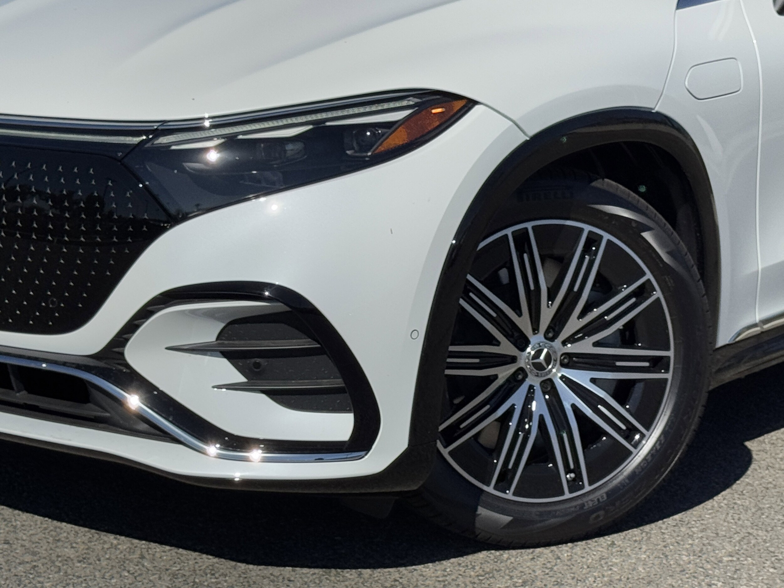 2026 Mercedes Benz EQS SUV 450 4MATIC photo 4