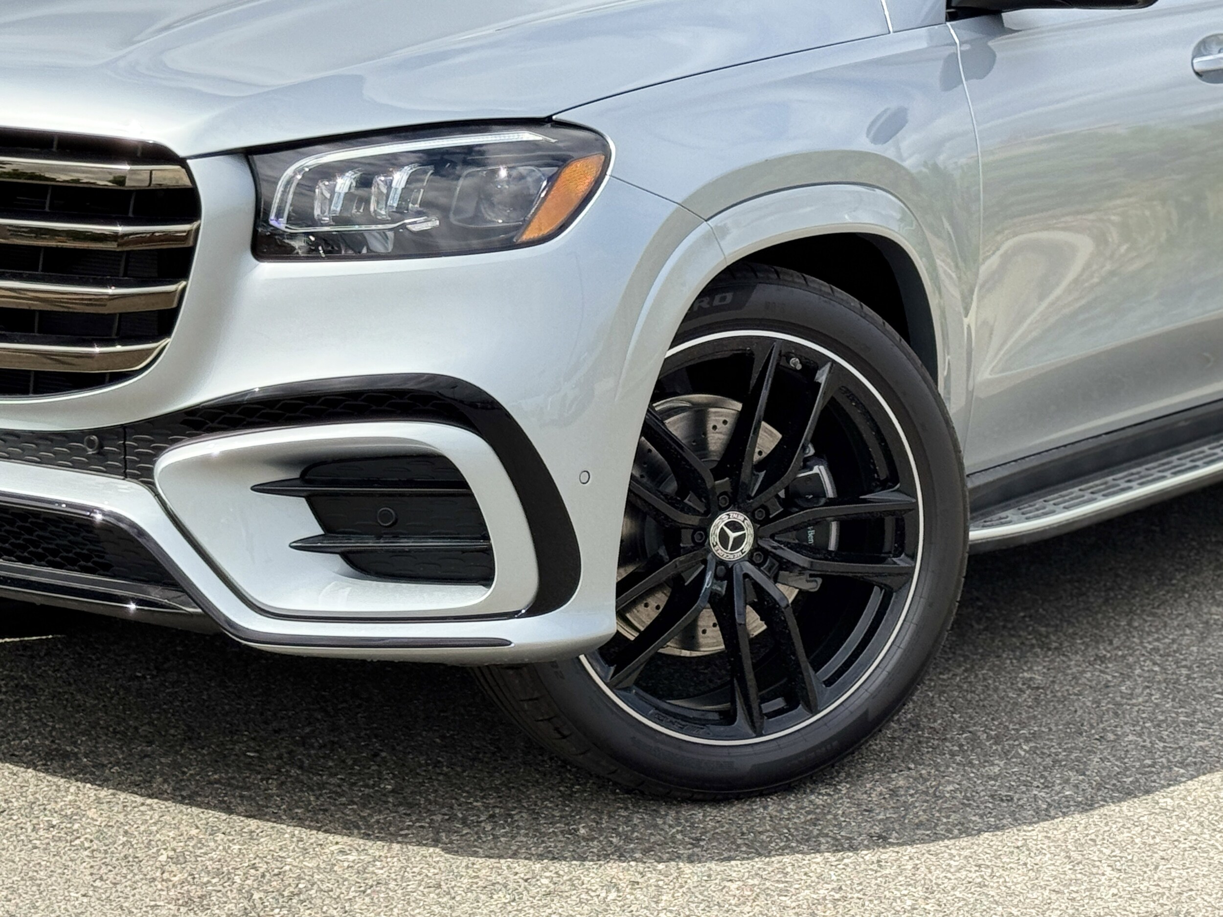 2026 Mercedes Benz GLS 450 4MATIC photo 3