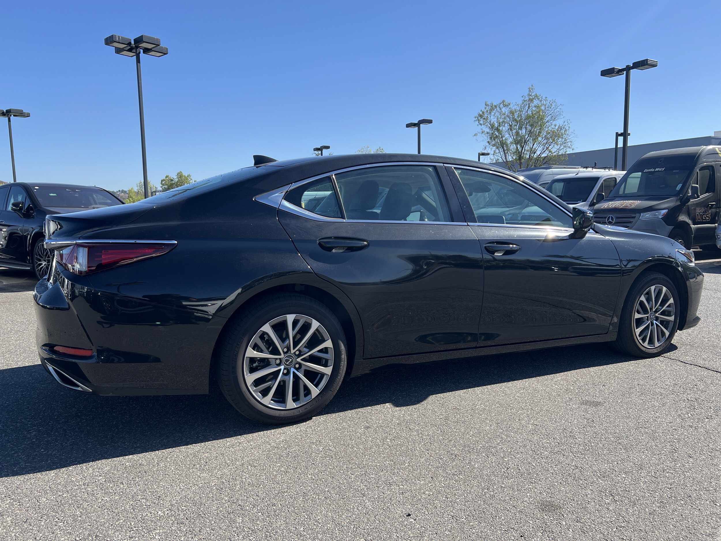 2024 Lexus ES 350 Base photo 4