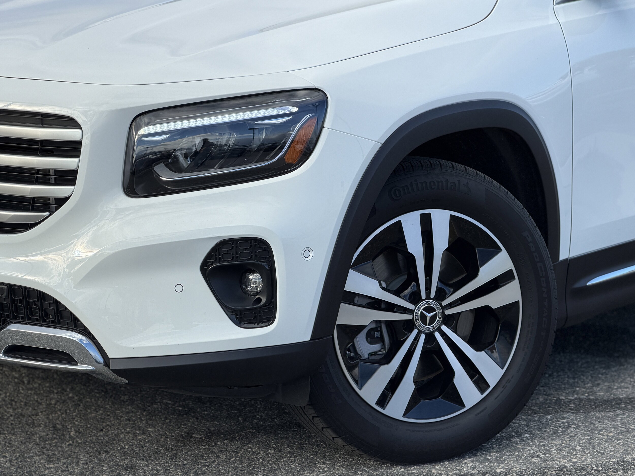 2025 Mercedes Benz GLB 250 photo 4