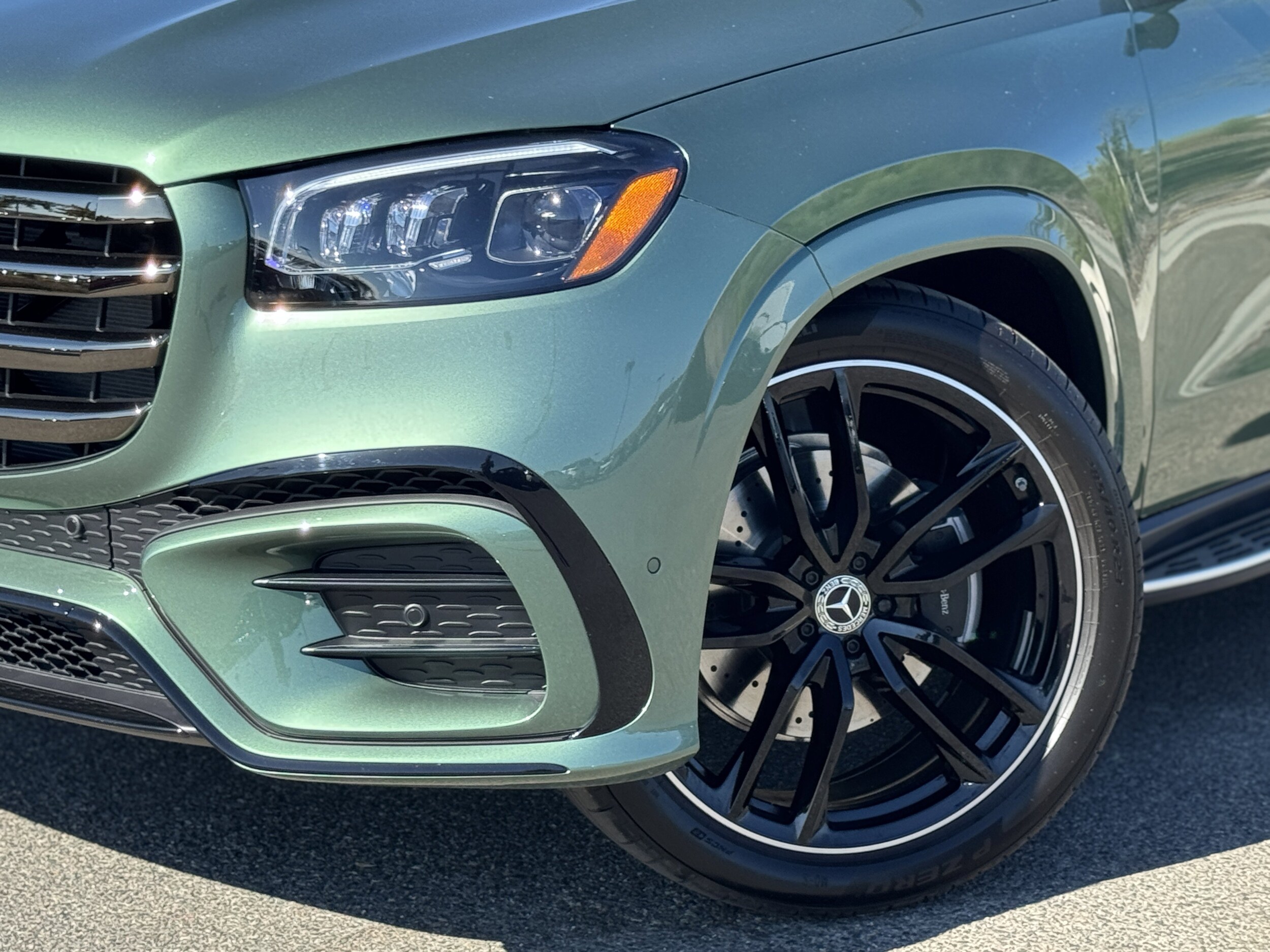 2026 Mercedes Benz GLS 580 4MATIC photo 2