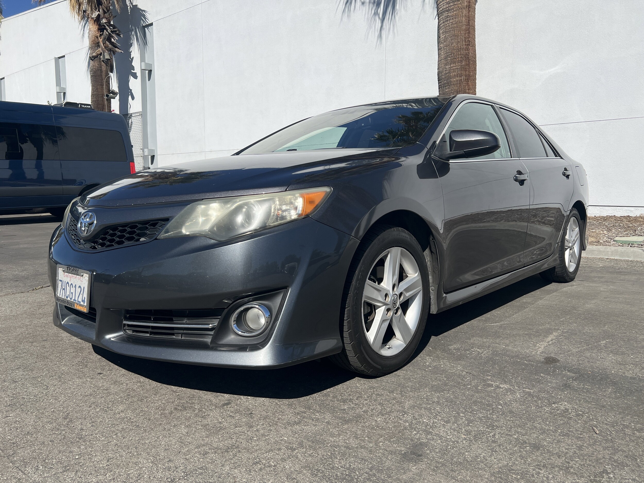 2014 Toyota Camry SE photo 2