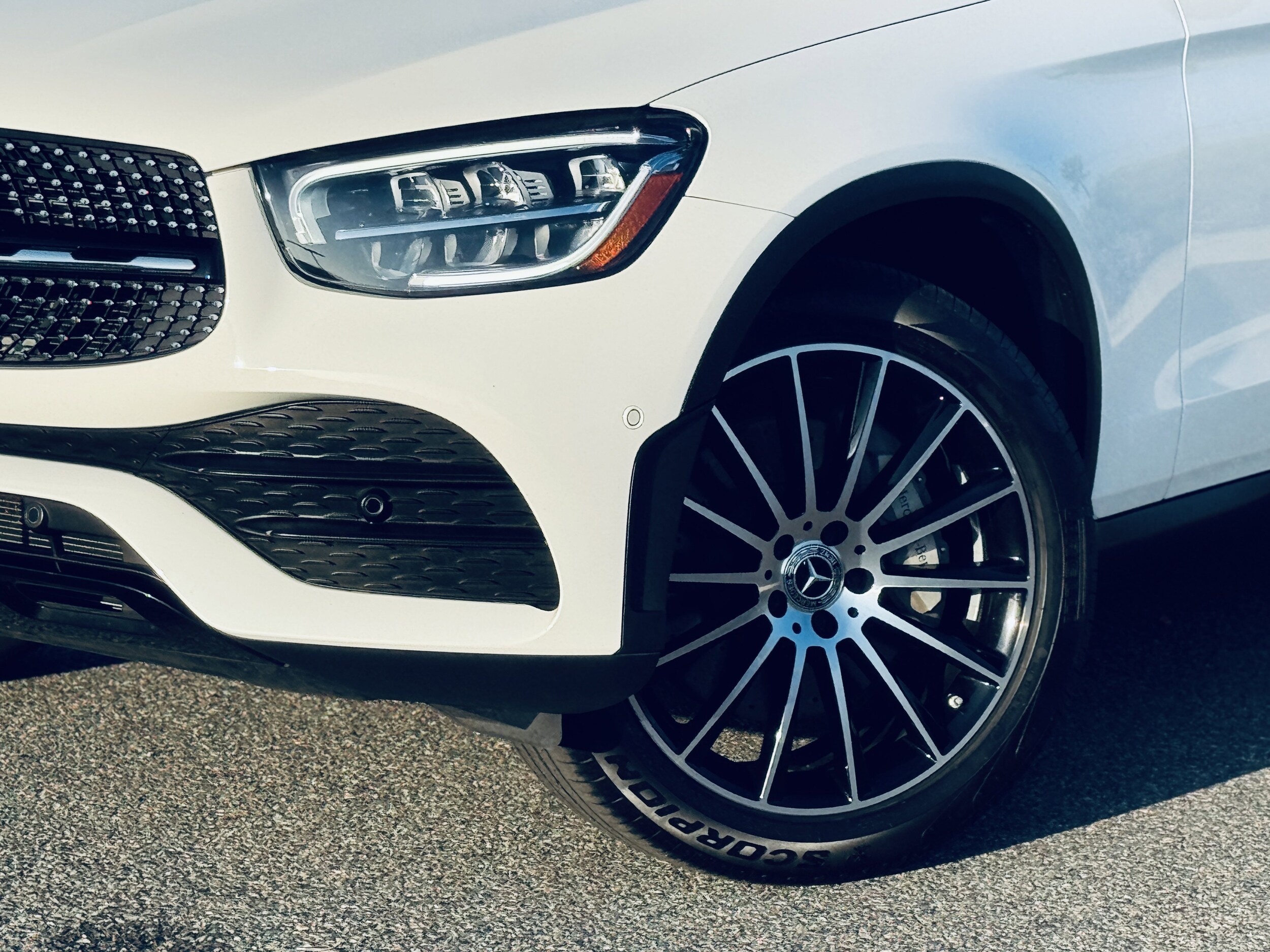 2022 Mercedes Benz GLC 300 photo 4