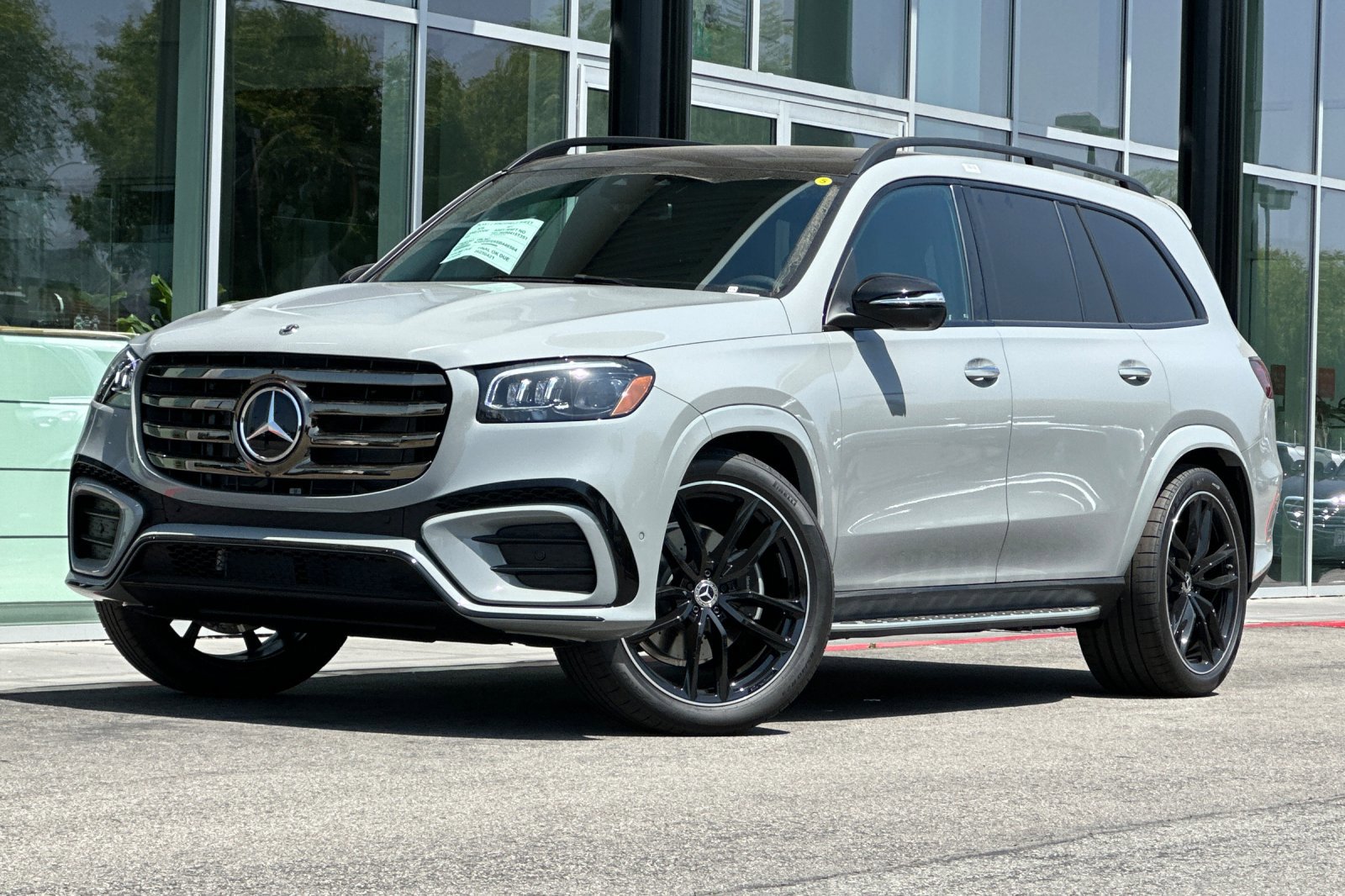 2025 Mercedes Benz GLS 580 4MATIC photo 2