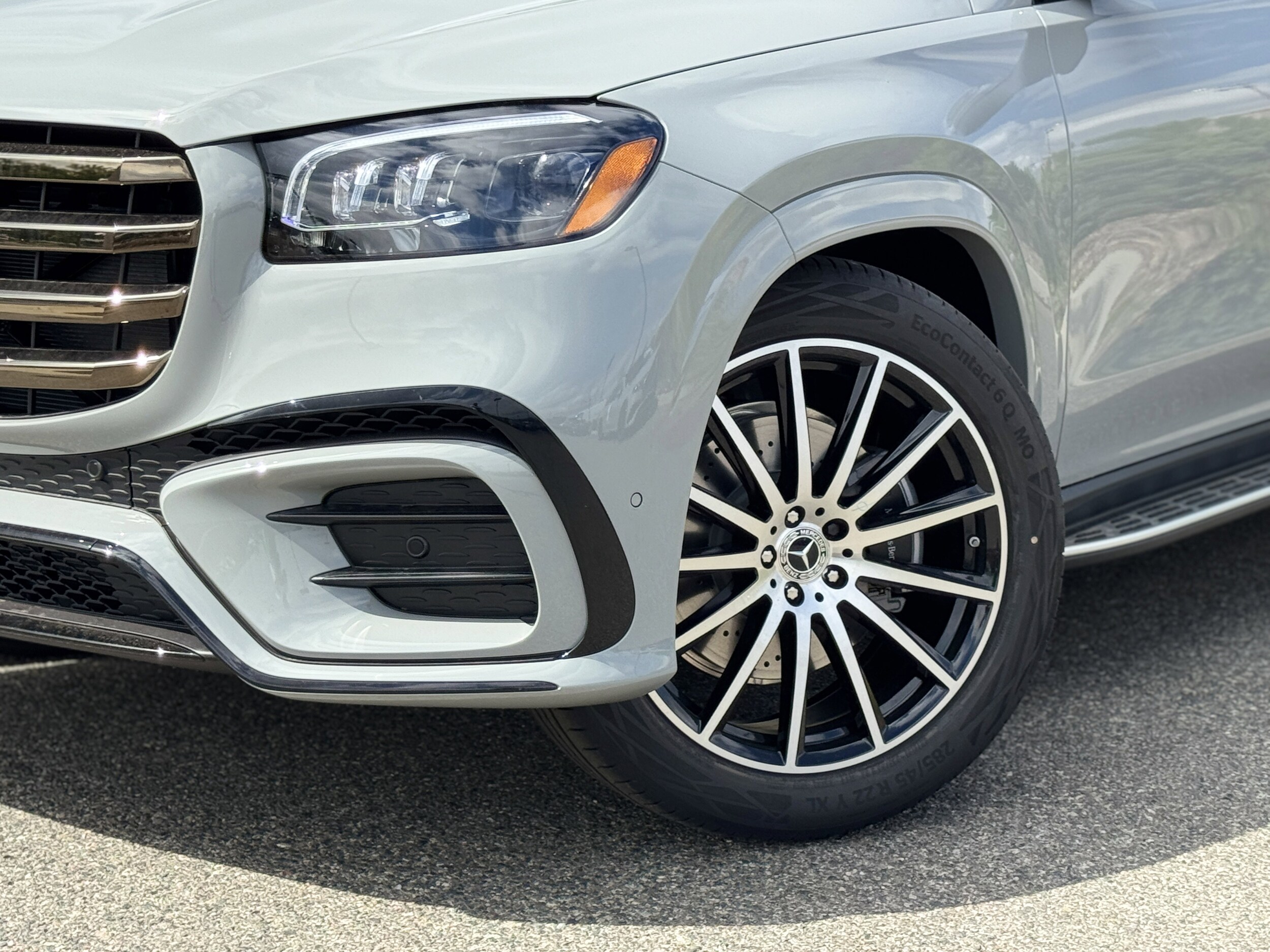 2026 Mercedes Benz GLS 580 4MATIC photo 2