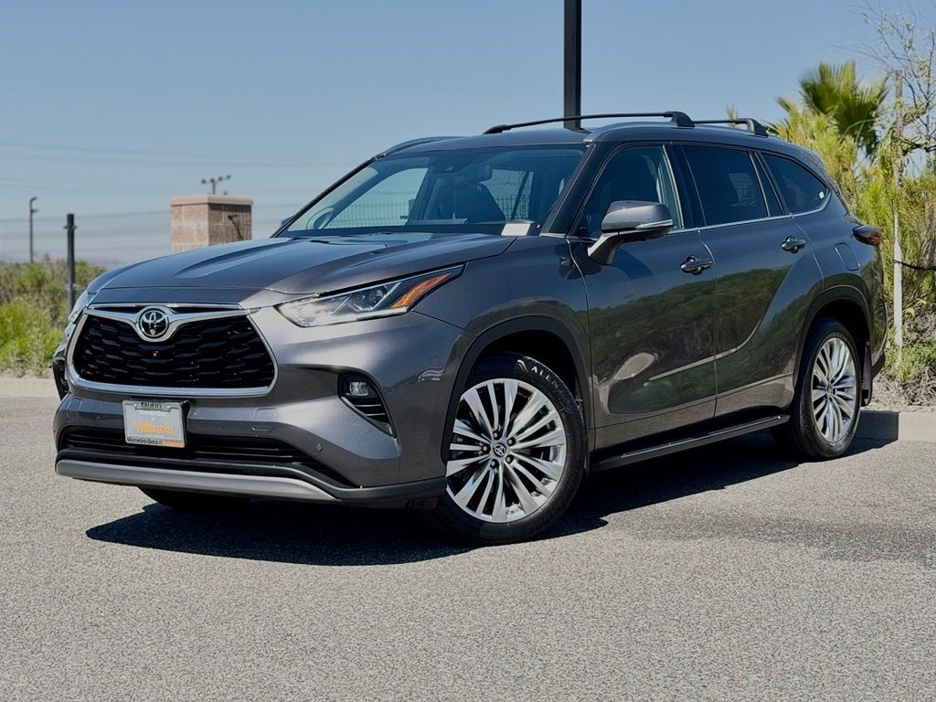 Used 2024 Toyota Highlander Platinum SUV