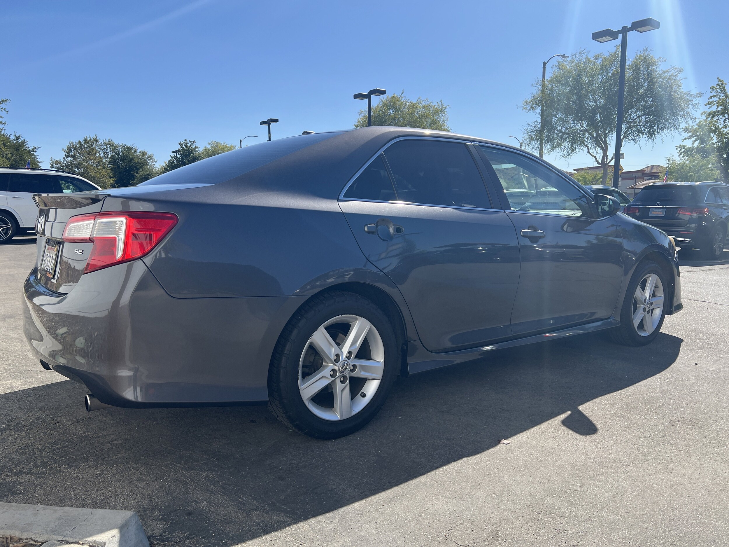 2014 Toyota Camry SE photo 4