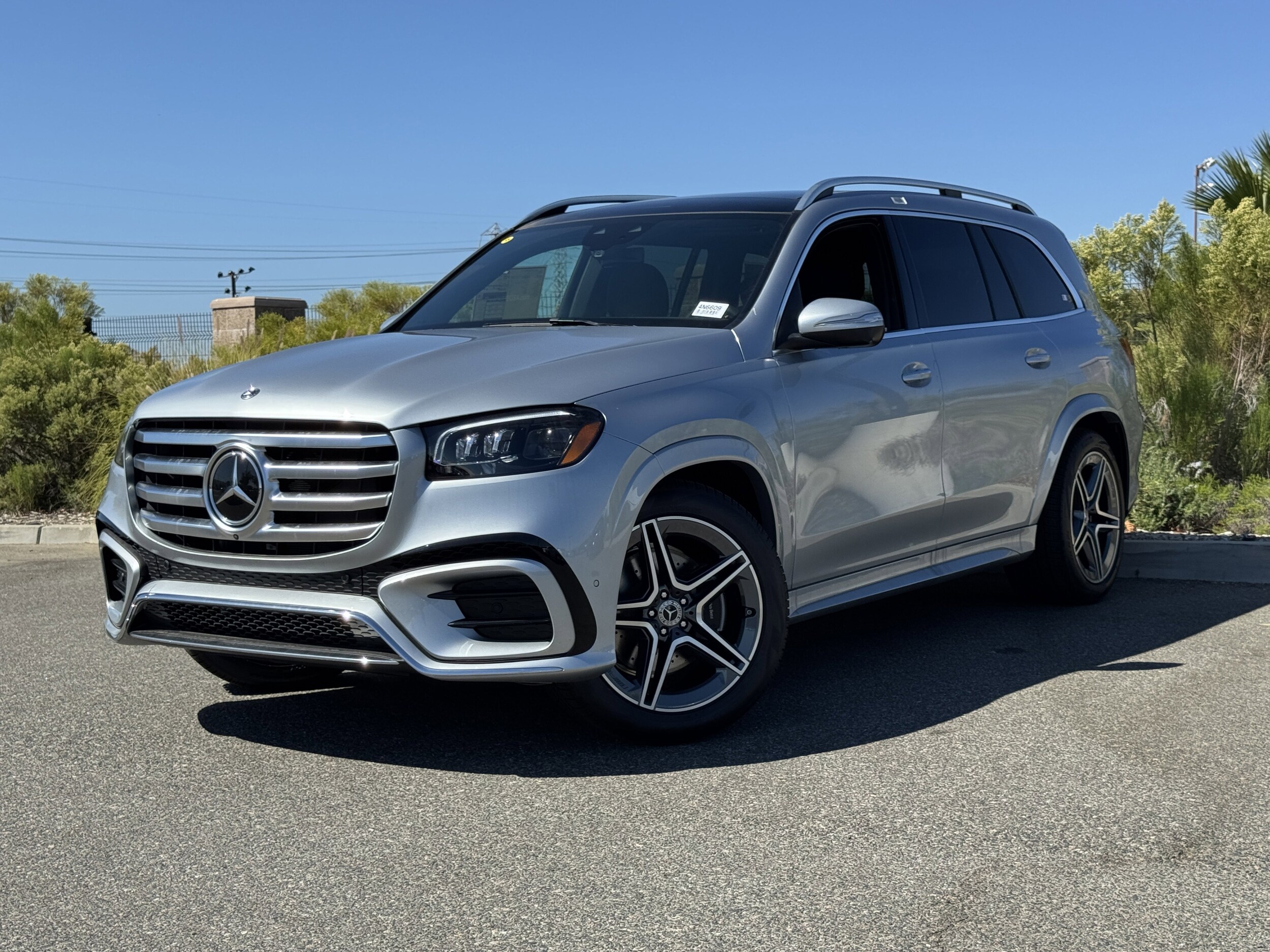 2025 Mercedes Benz GLS 450 4MATIC photo 2