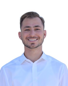 Staff member Ethan Zinshteyn from 0a95b449059a