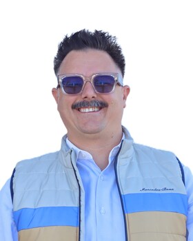 Staff member Sidney Woolen from 8e2c6cd5b45e