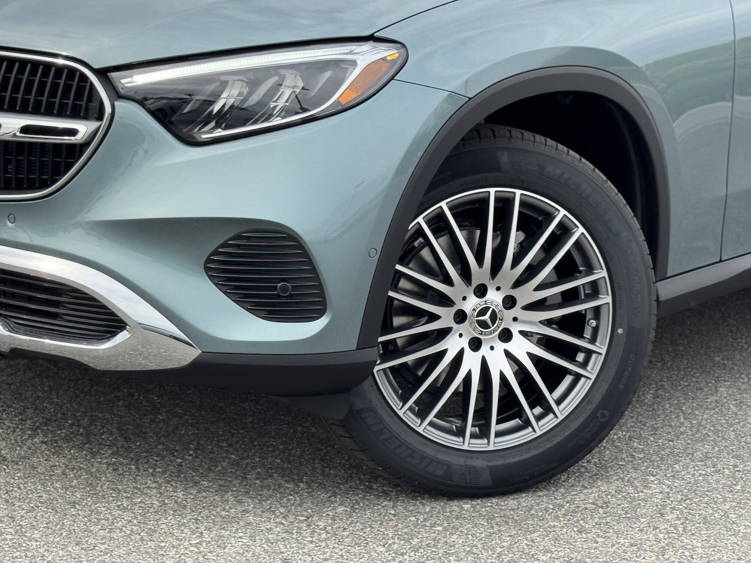 2026 Mercedes Benz GLC 300 photo 3