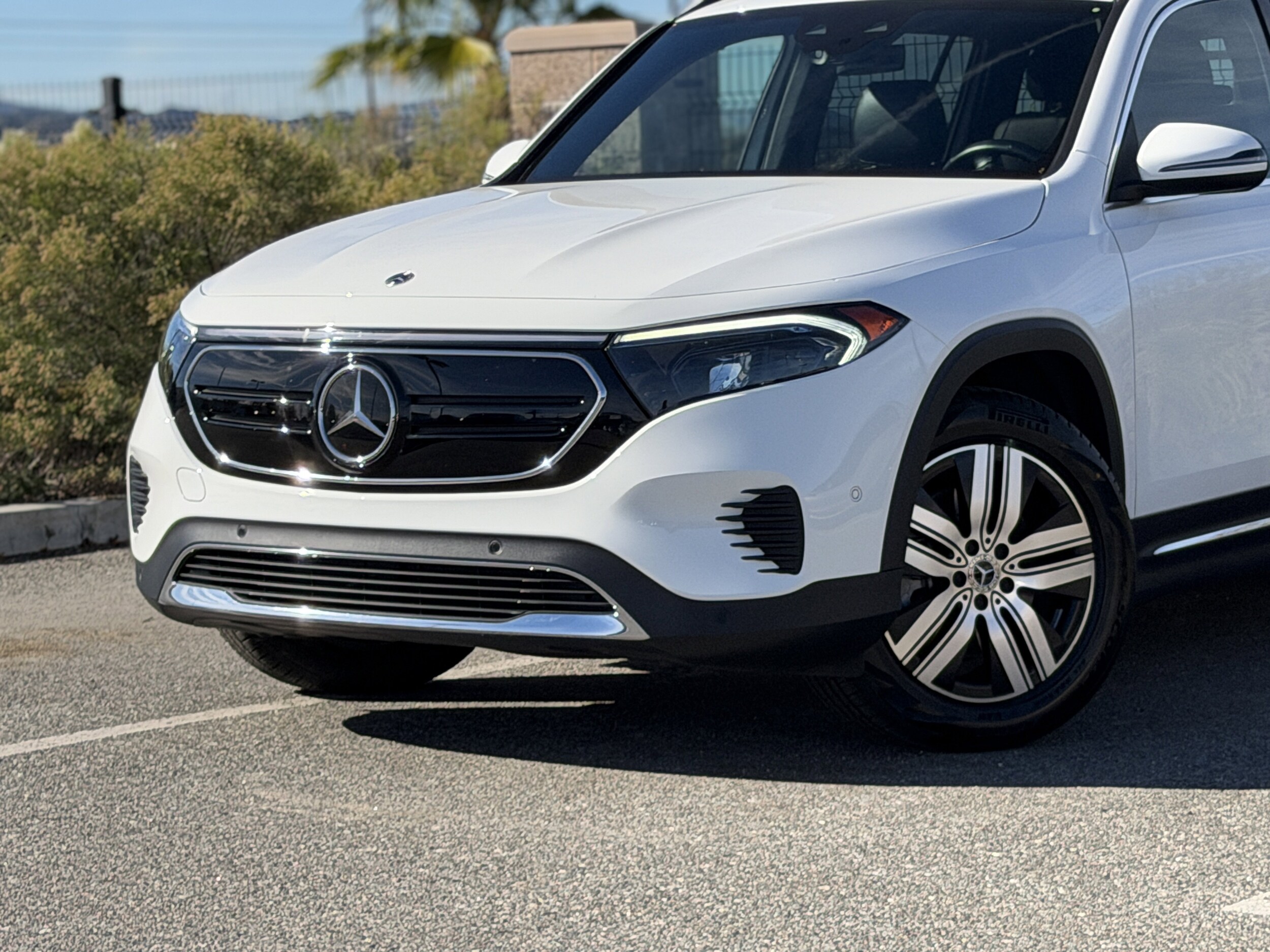 2023 Mercedes Benz EQB 300 4MATIC photo 3