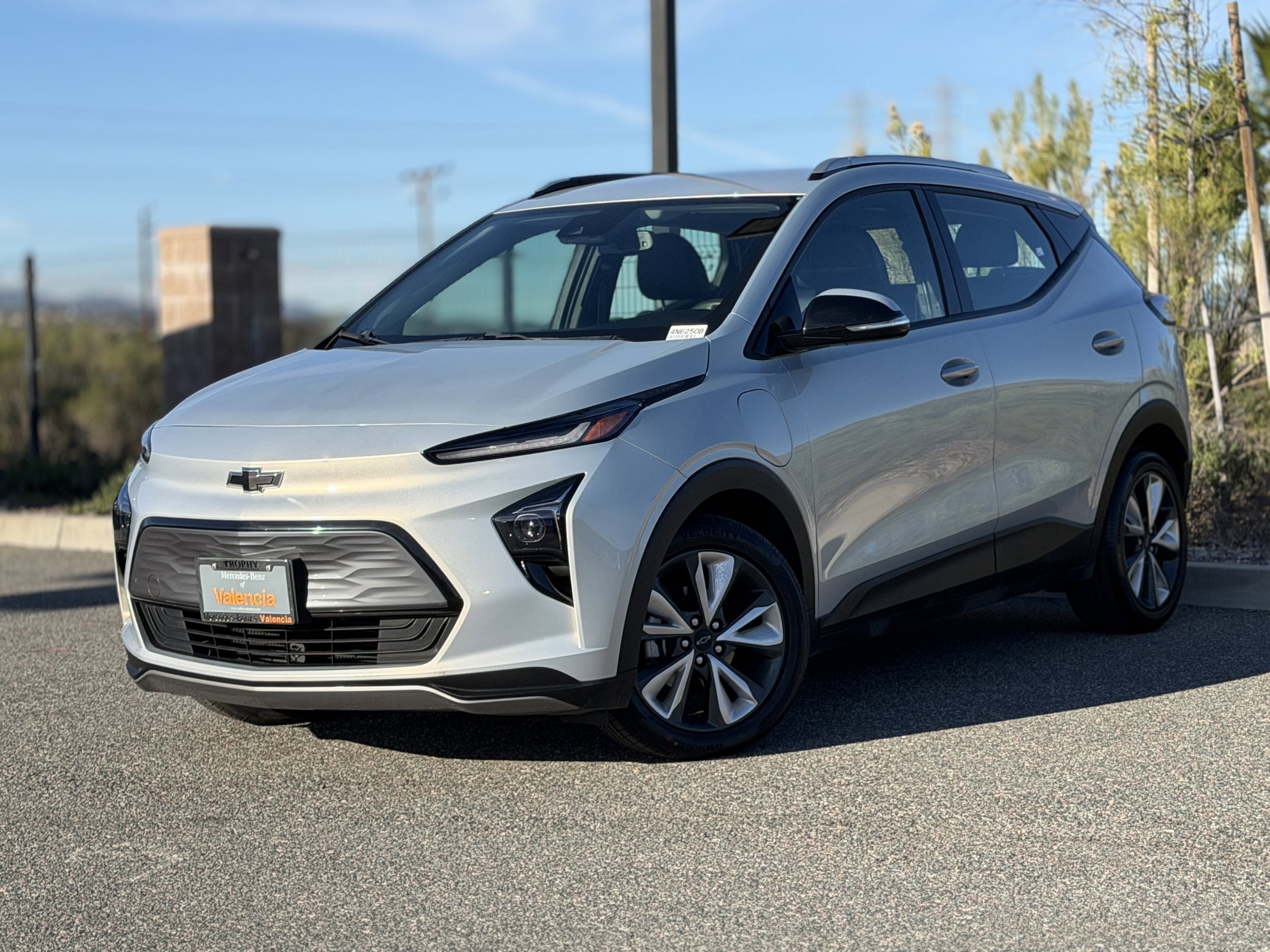 Used 2022 Chevrolet Bolt EUV LT with VIN 1G1FY6S06N4123877 for sale in Santa Clarita, CA