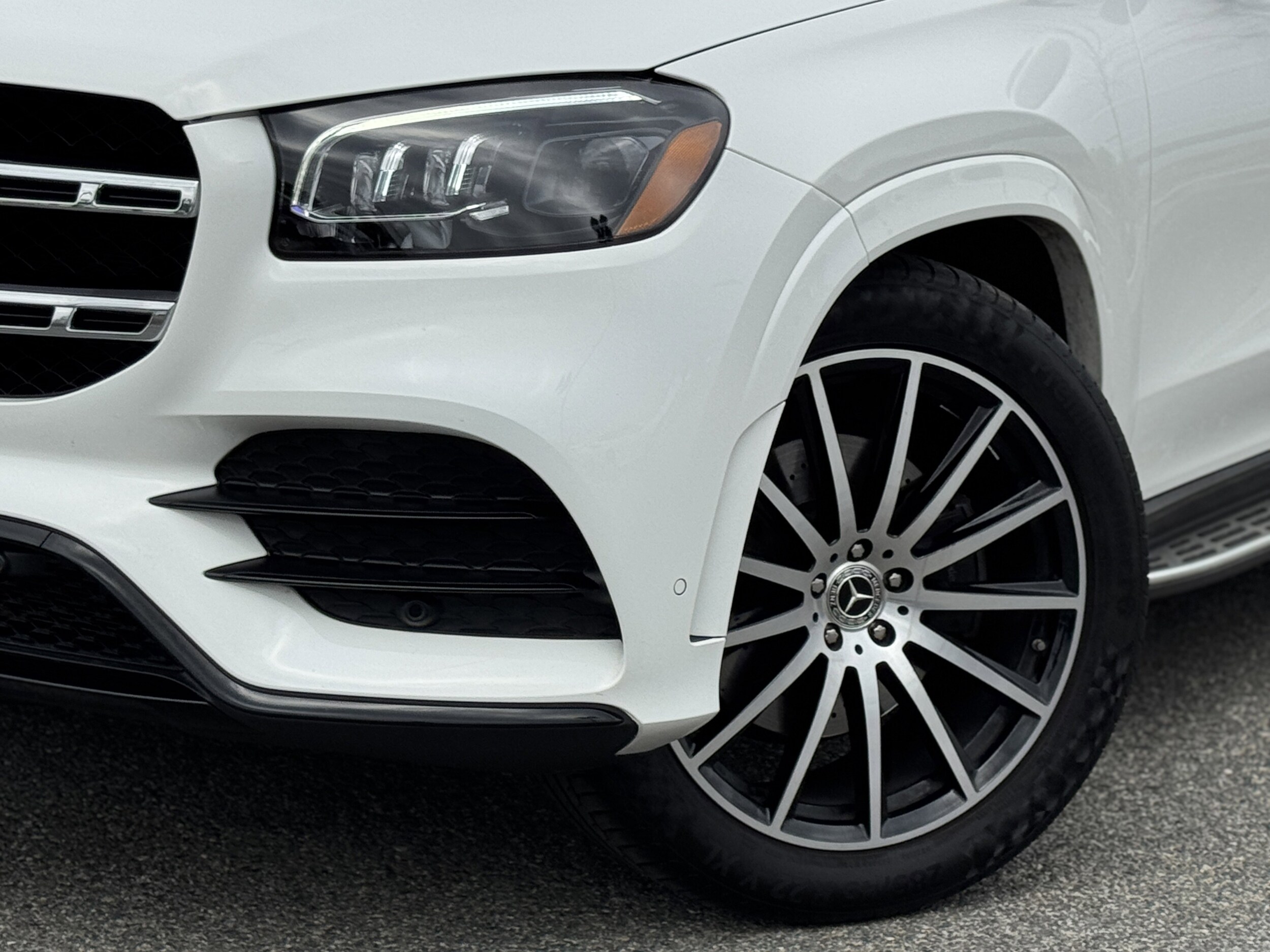 2022 Mercedes Benz GLS 450 4MATIC photo 2