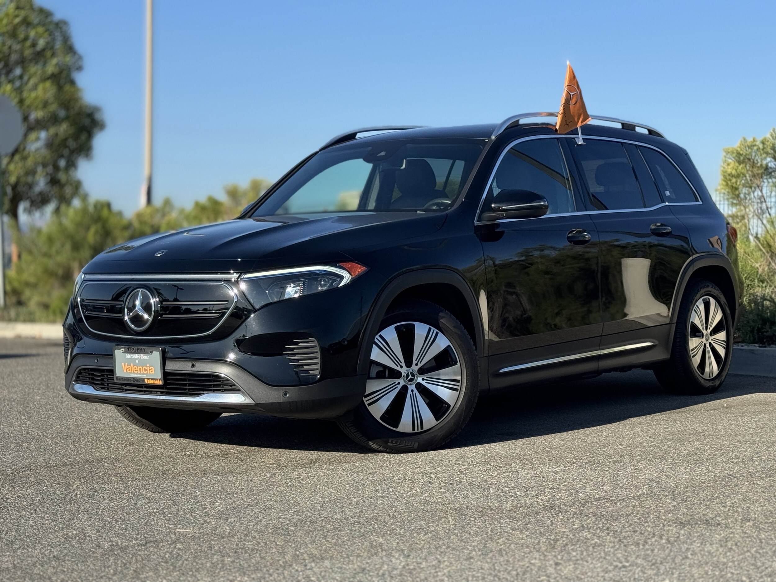 2023 Mercedes Benz EQB 300 4MATIC photo 2