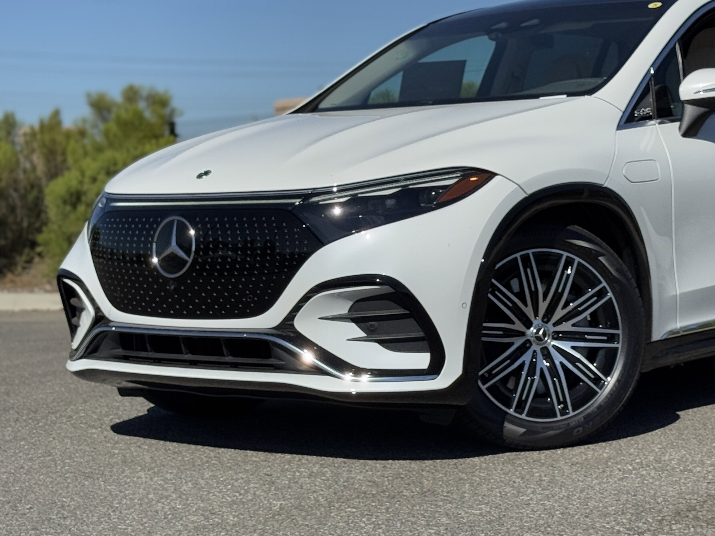 2026 Mercedes Benz EQS SUV 450 4MATIC photo 3