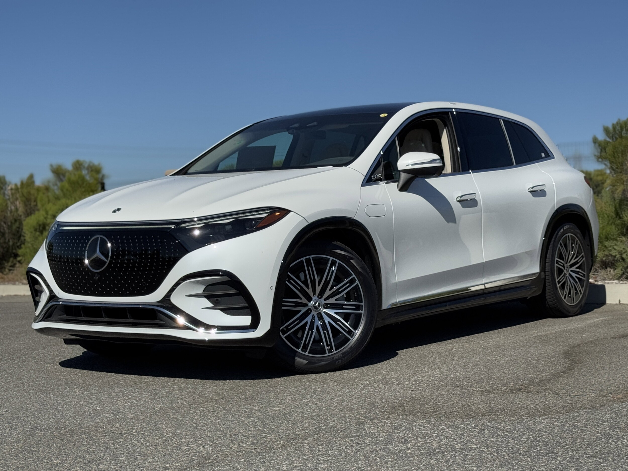 2026 Mercedes Benz EQS SUV 450 4MATIC photo 2