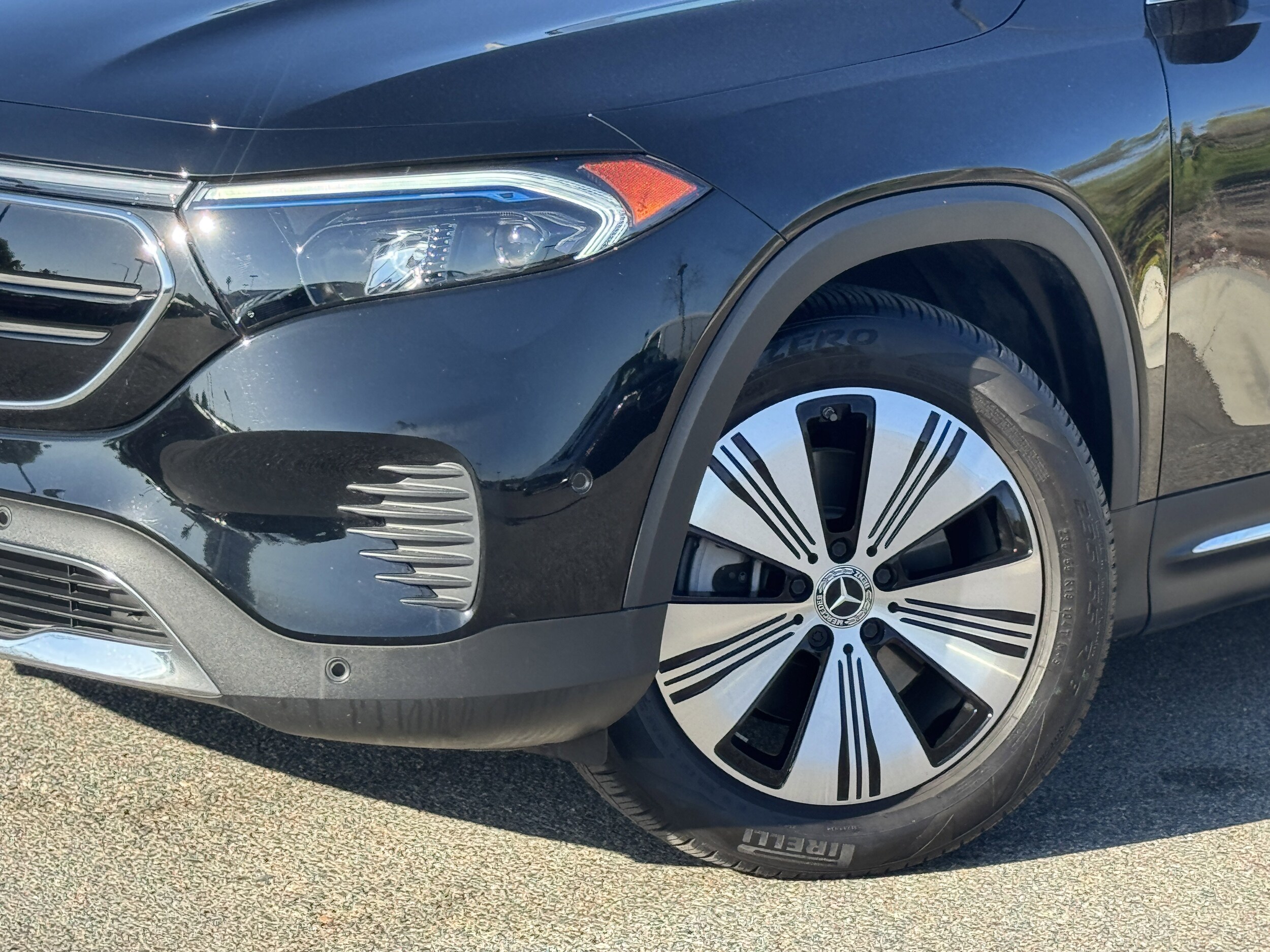 2023 Mercedes Benz EQB 300 4MATIC photo 4