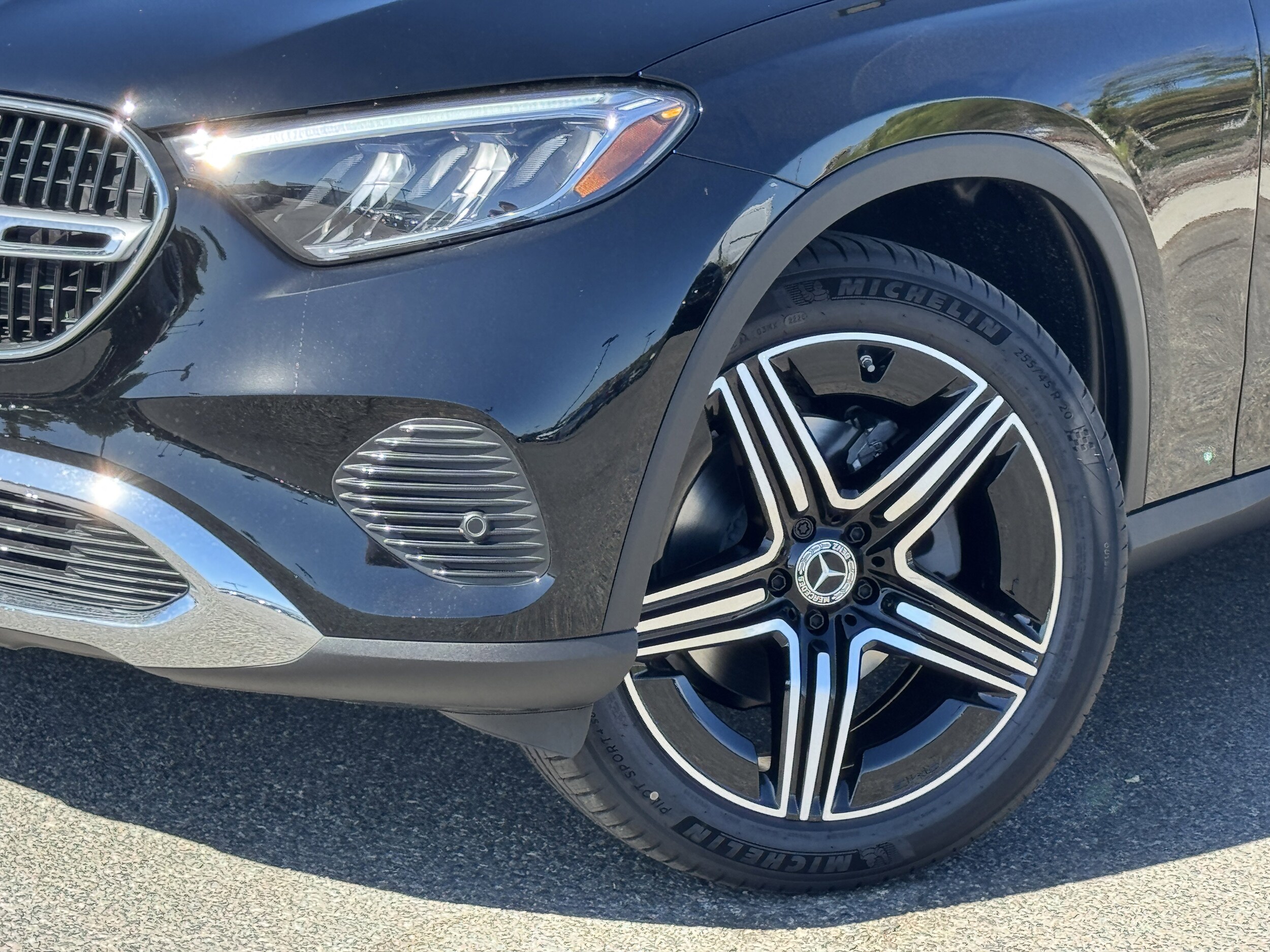 2026 Mercedes Benz GLC 300 4MATIC photo 4