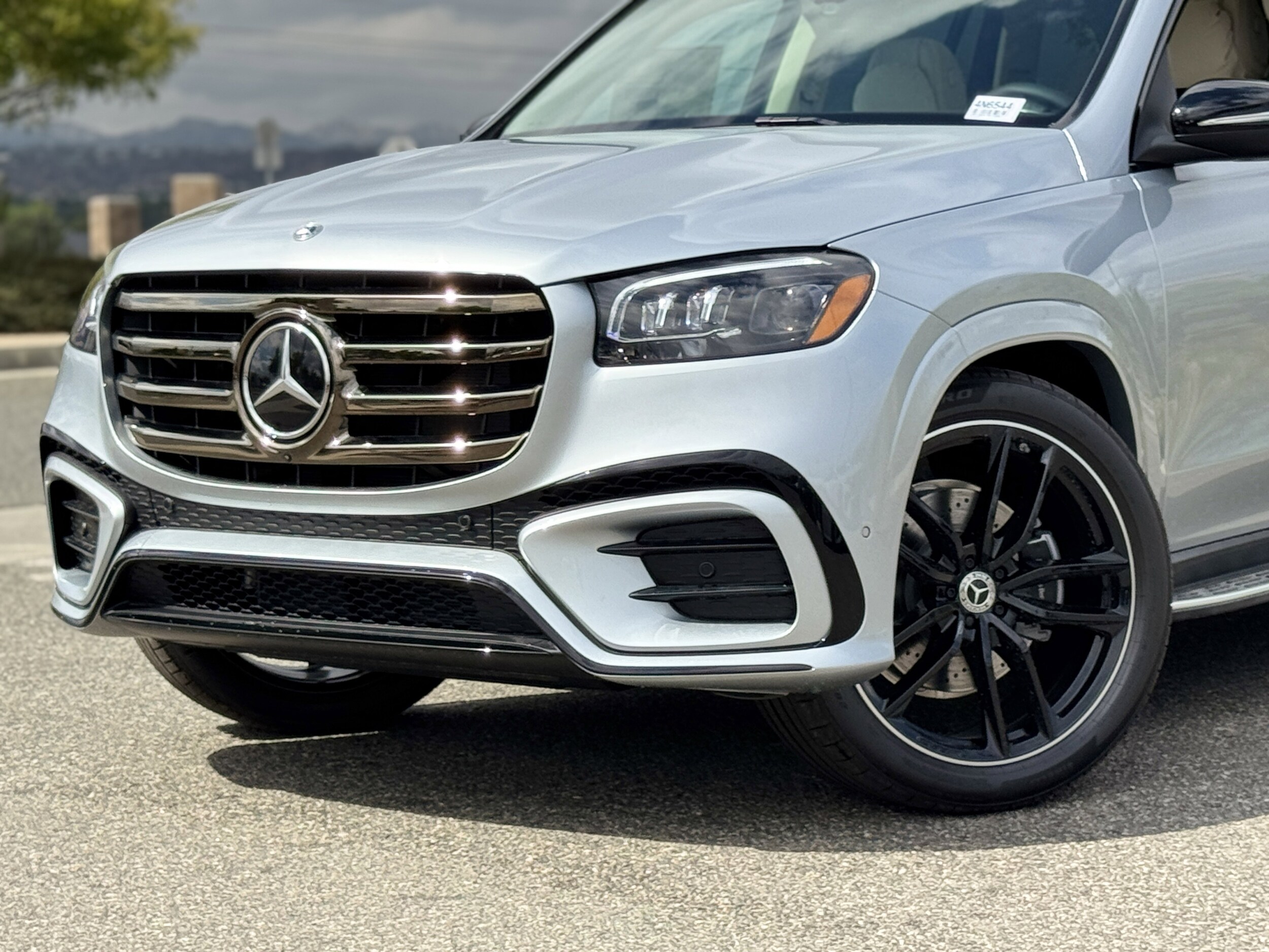 2026 Mercedes Benz GLS 450 4MATIC photo 2