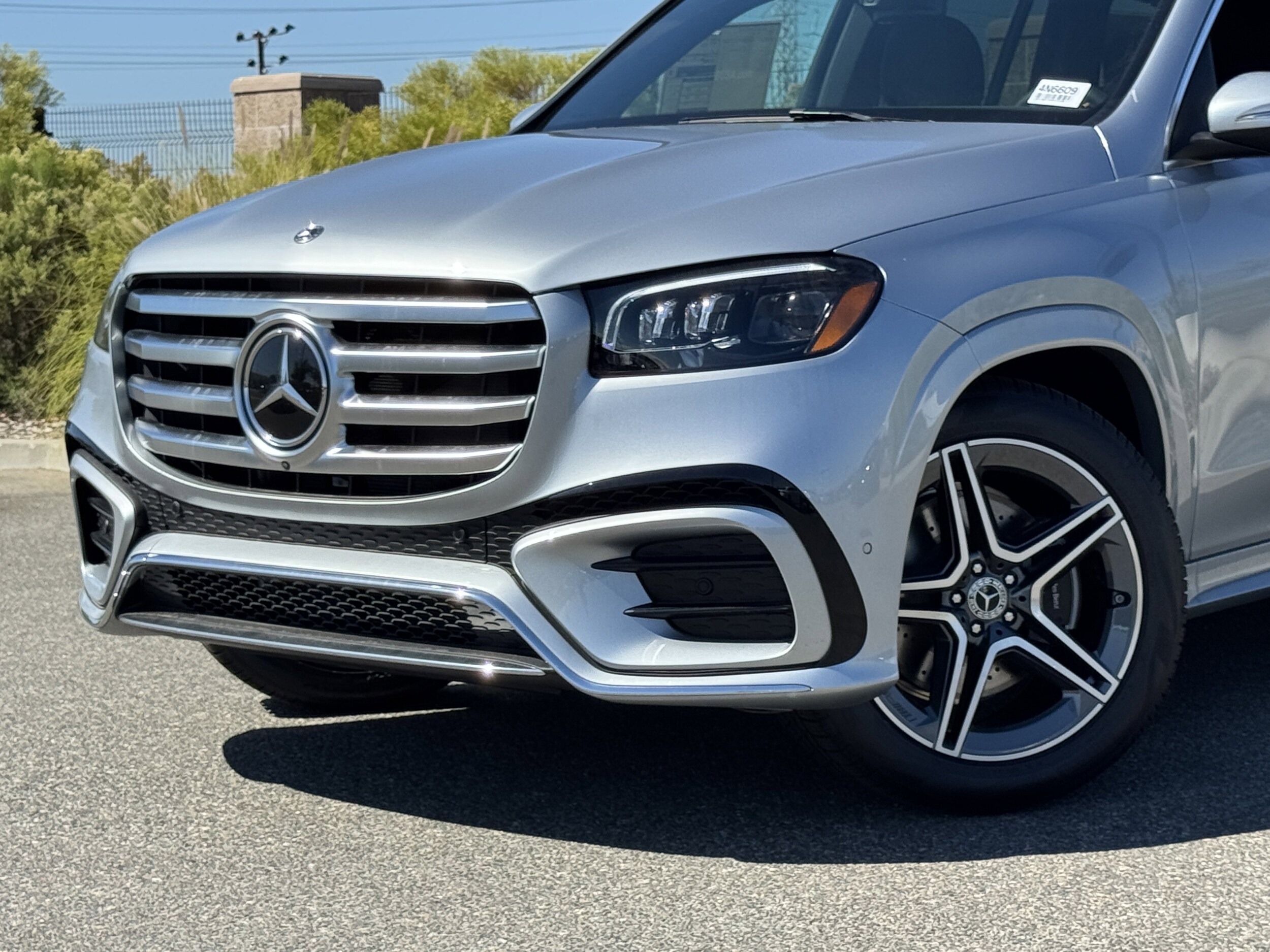 2025 Mercedes Benz GLS 450 4MATIC photo 3