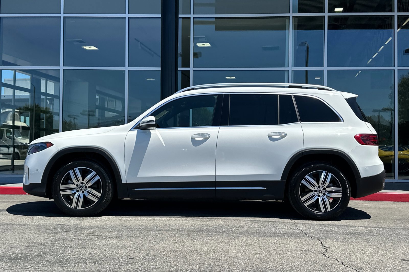 2024 Mercedes Benz EQB photo 3