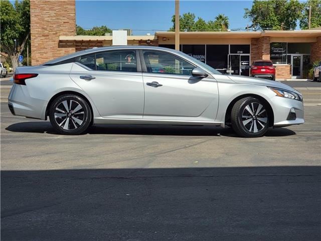 Used 2022 Nissan Altima SV with VIN 1N4BL4DV5NN323988 for sale in Patterson, CA