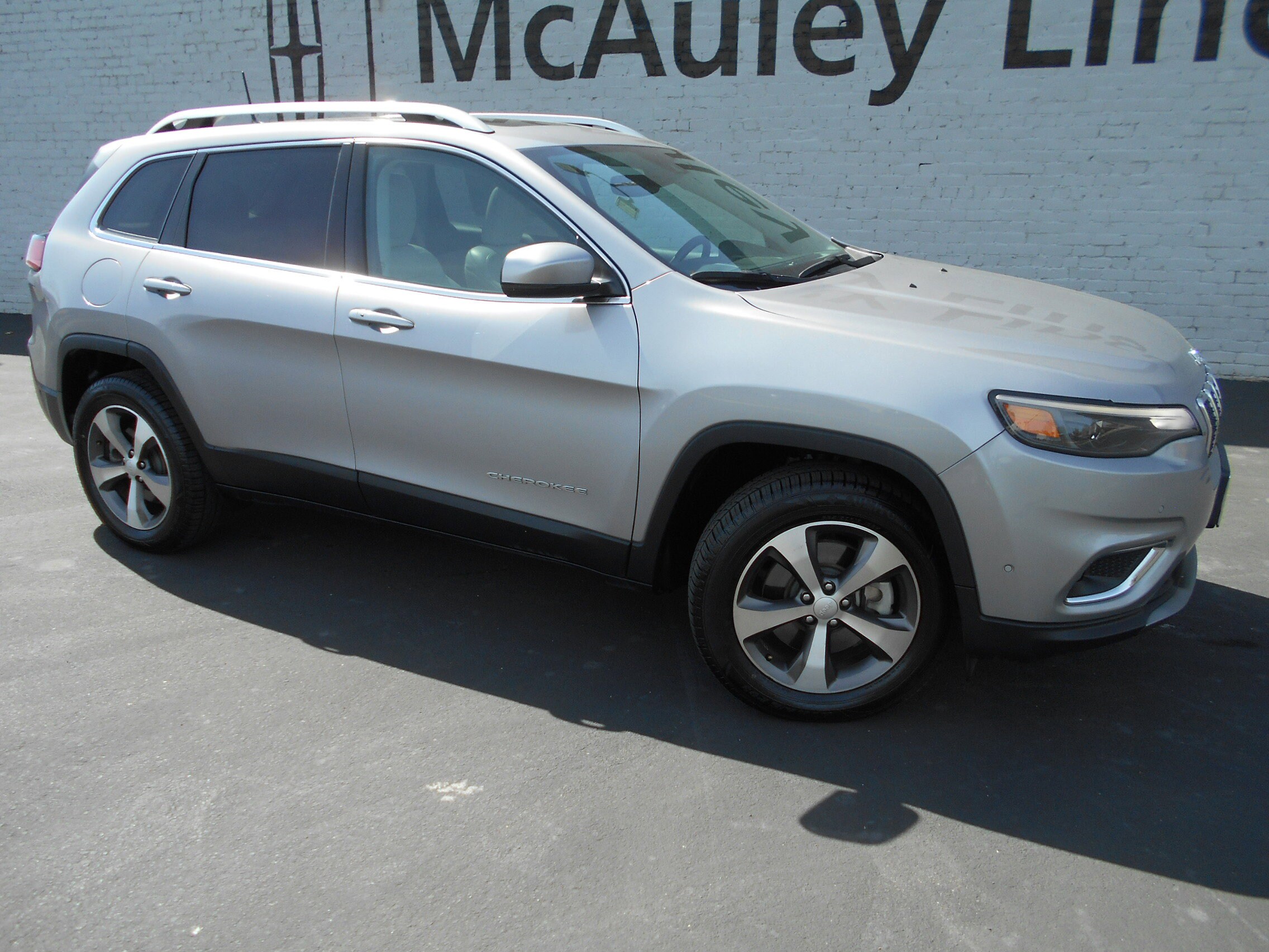 2020 Jeep Cherokee Limited photo 2