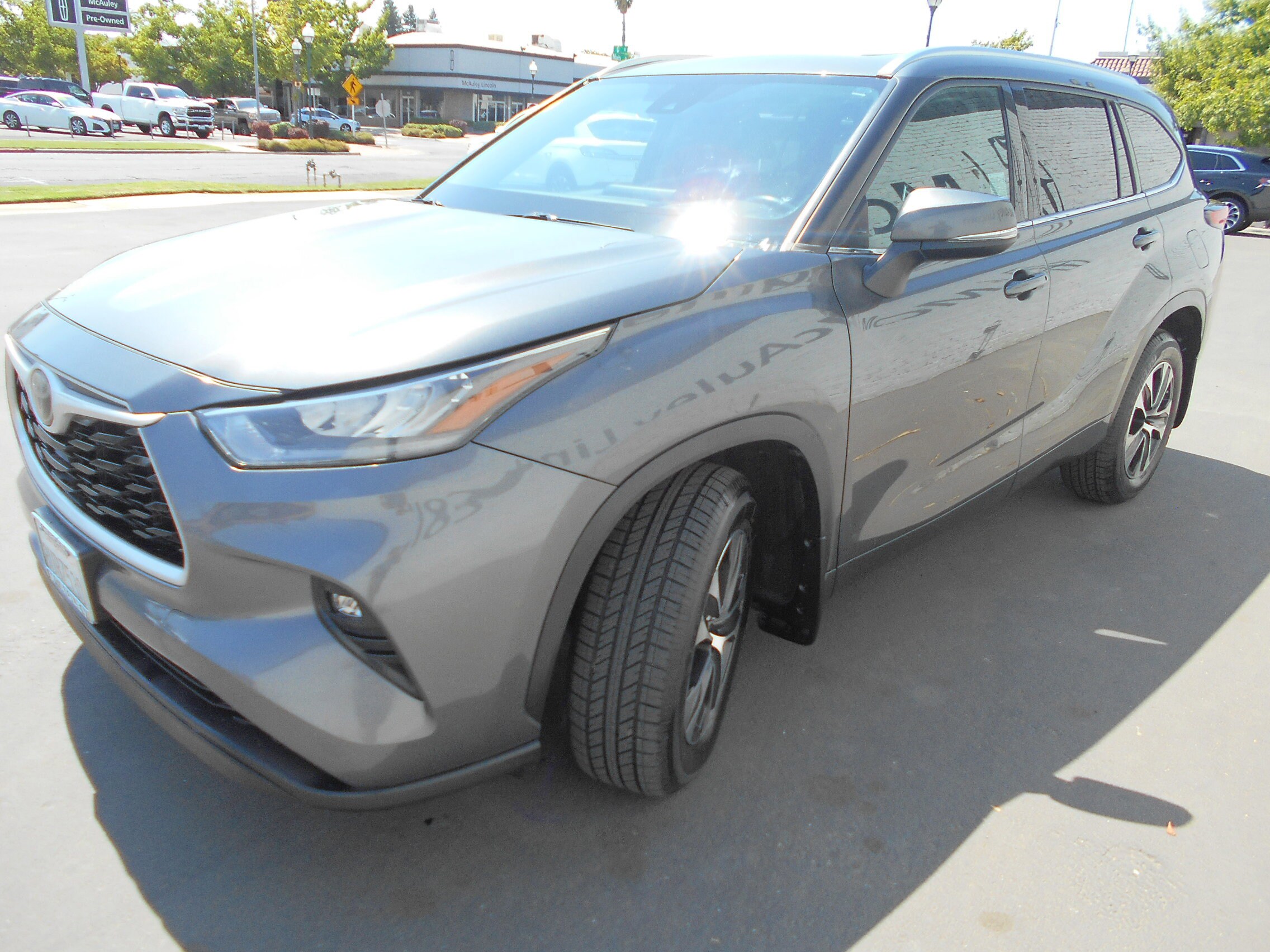 2020 Toyota Highlander XLE photo 4