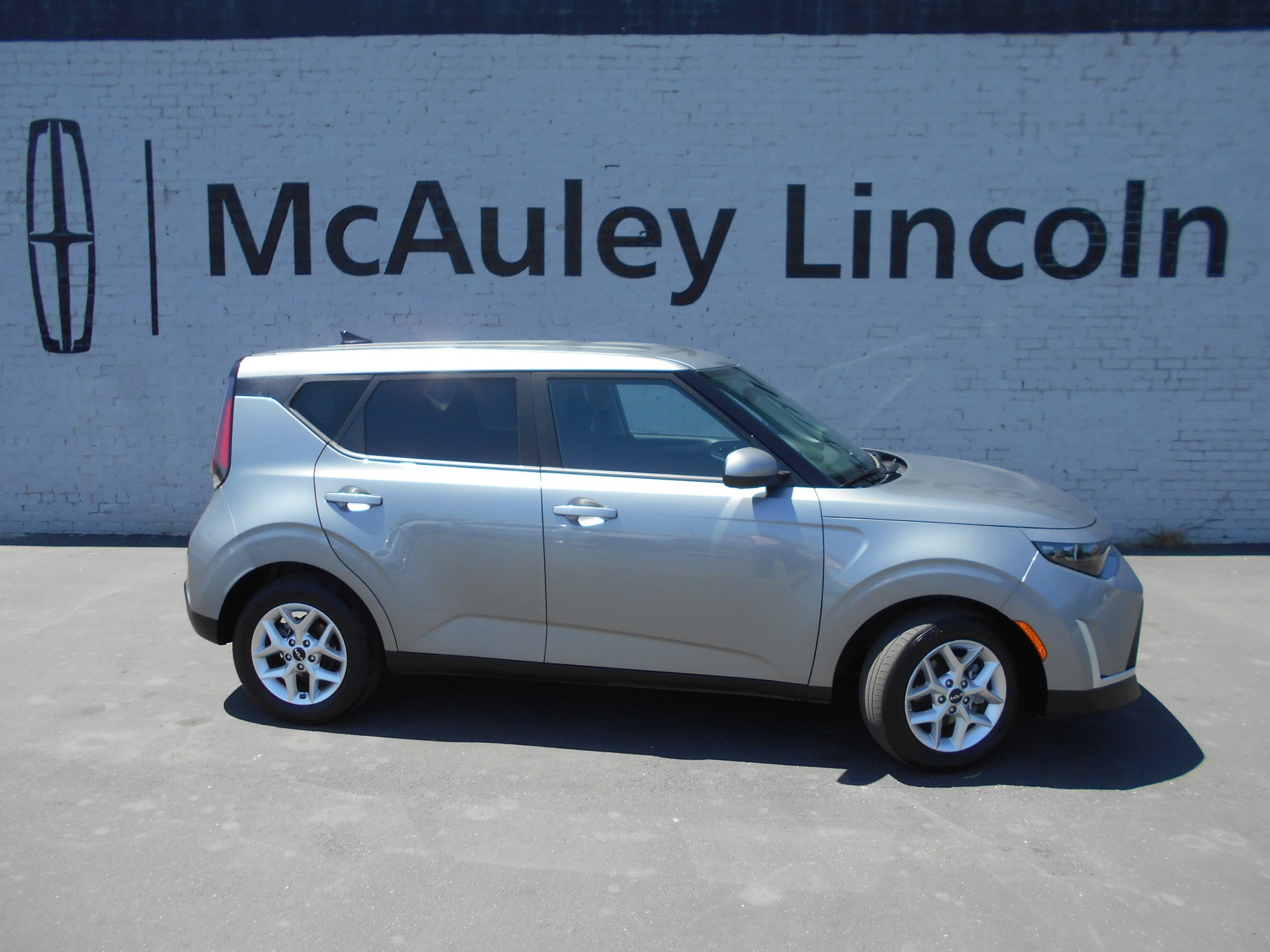 2025 Kia Soul 2.0L LX IVT's photo