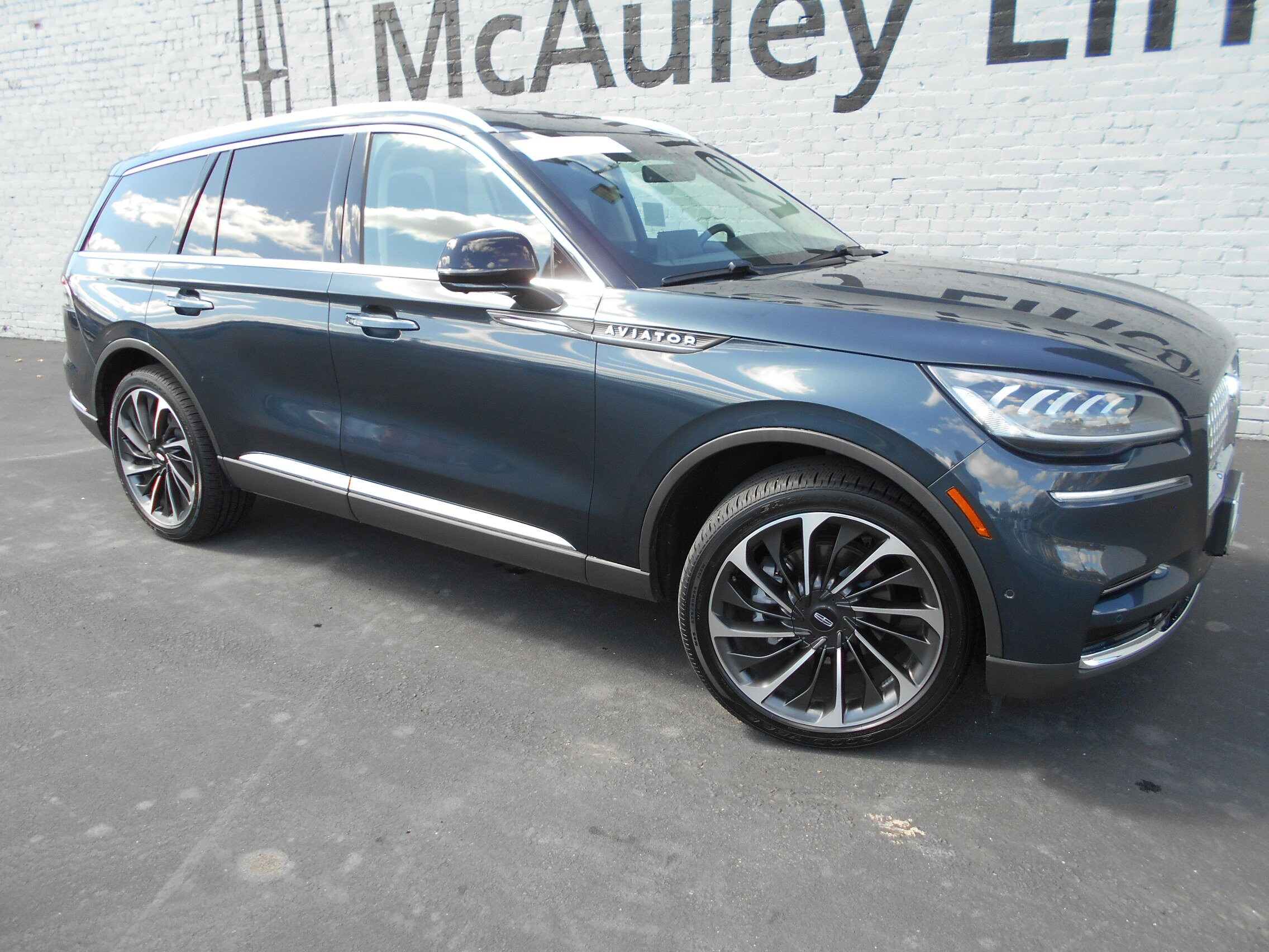2023 Lincoln Aviator Reserve photo 2