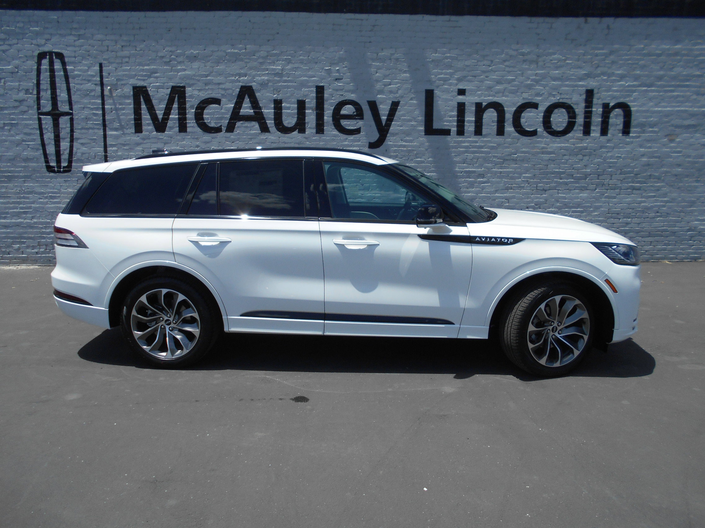 2026 Lincoln Aviator Premiere AWD's photo