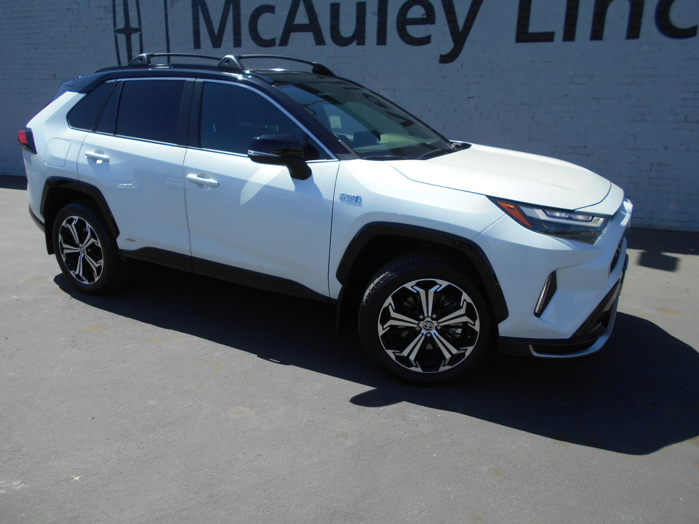 2023 Toyota RAV4 Prime XSE photo 2