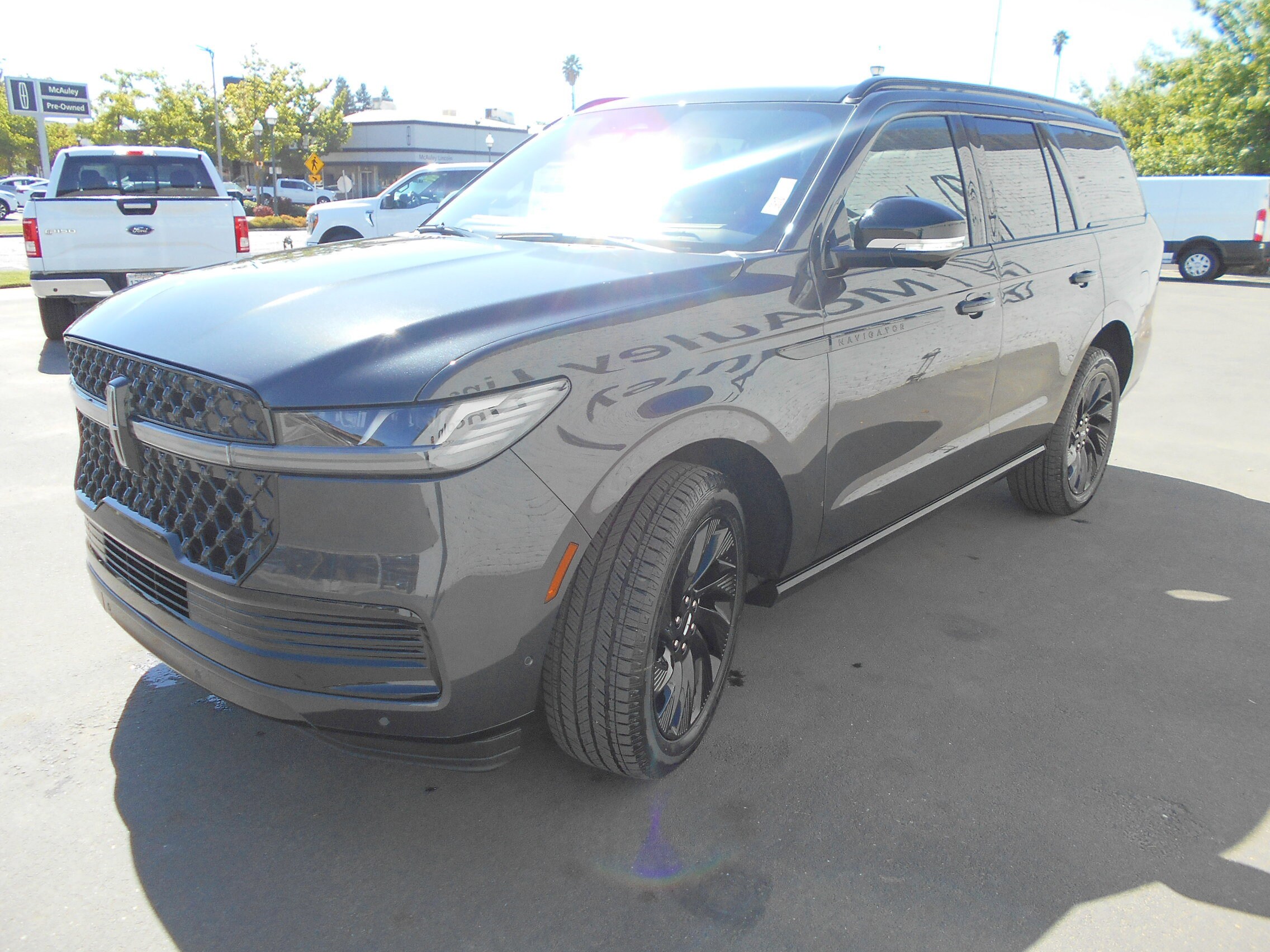 2025 Lincoln Navigator Reserve photo 3