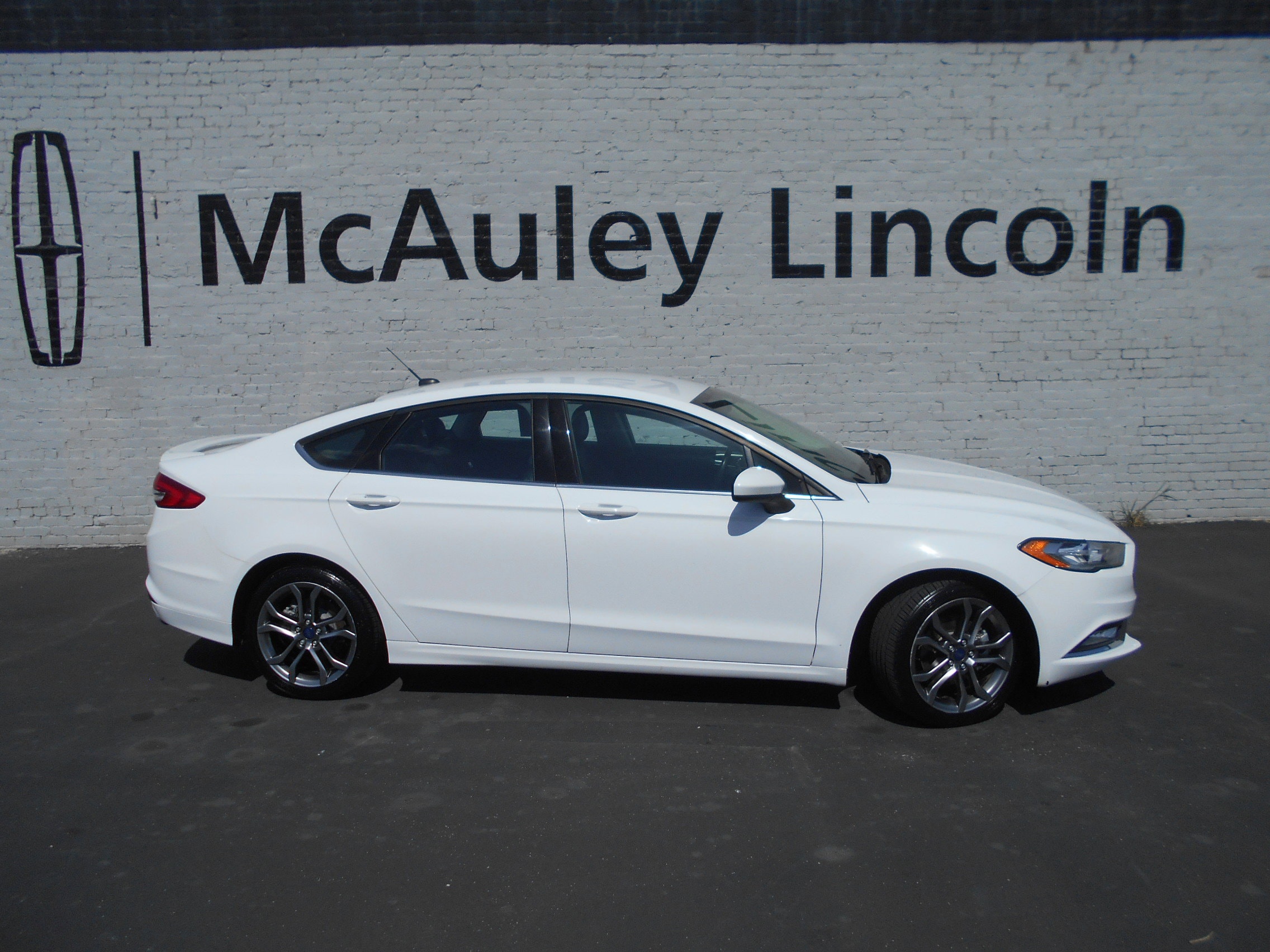 2017 Ford Fusion SE FWD's photo