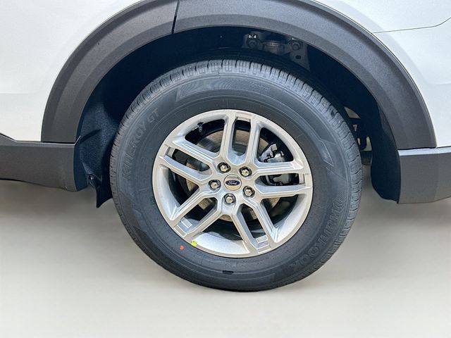 2026 Ford Explorer photo 3